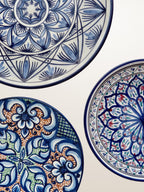 Set de trois plats en céramique peinte espagnole - ⌀ 23, 26 et 32 cm
