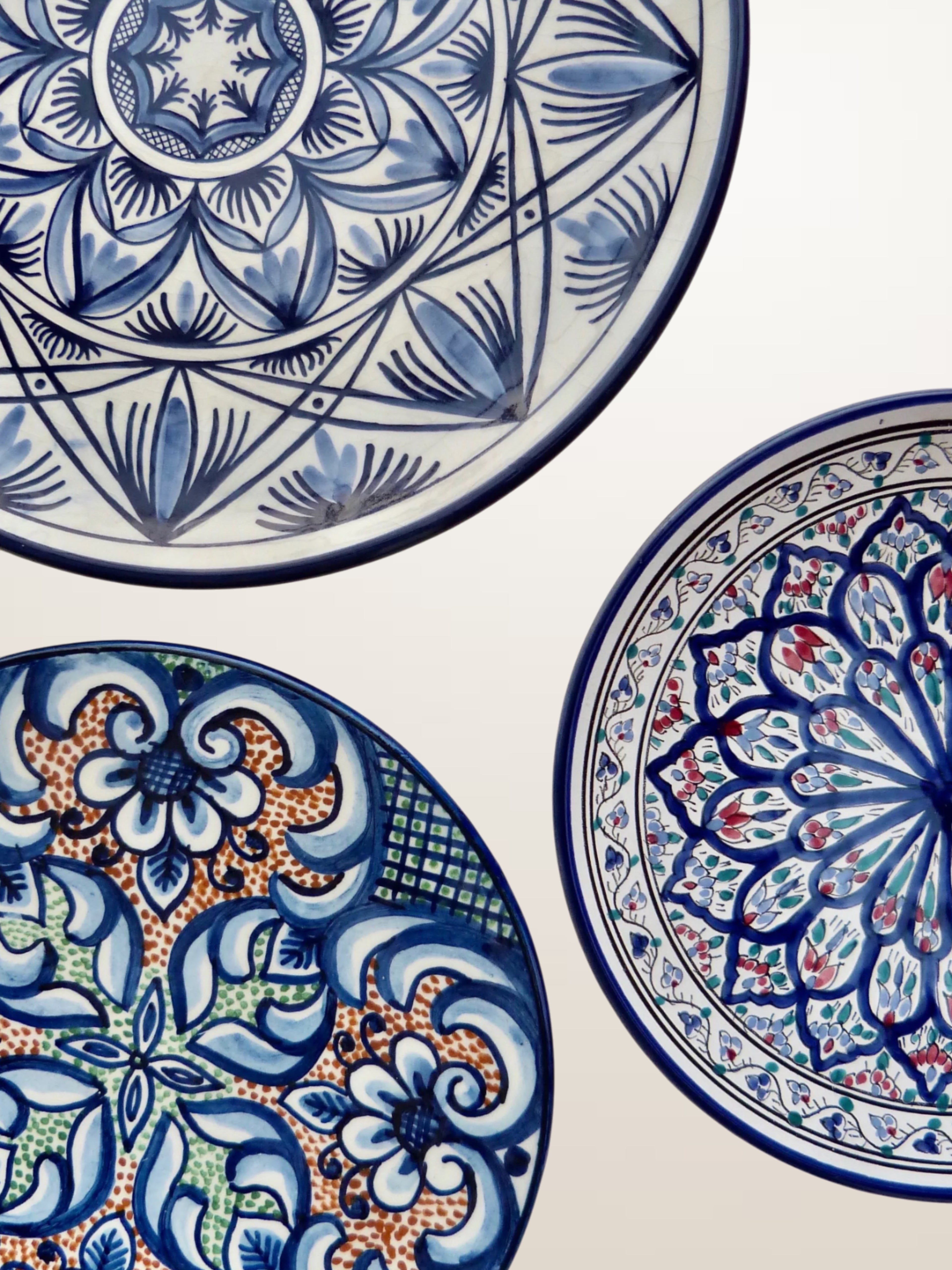 Set de trois plats en céramique peinte espagnole - ⌀ 23, 26 et 32 cm