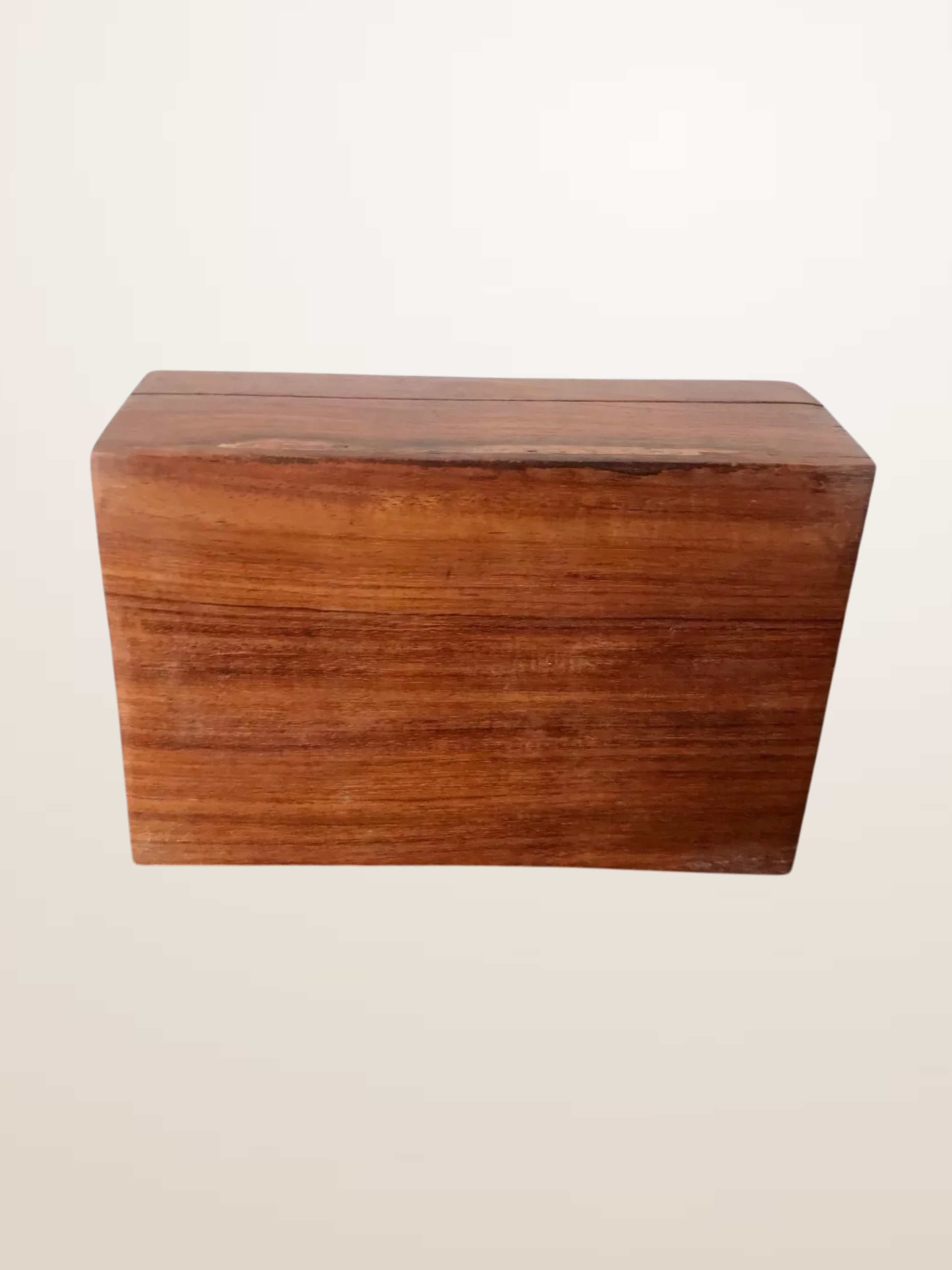 Boîte népalaise en bois sculpté
