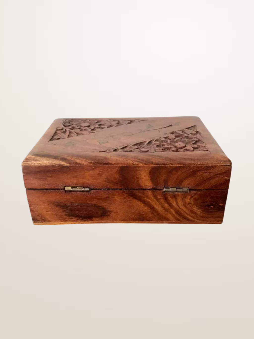 Boîte népalaise en bois sculpté