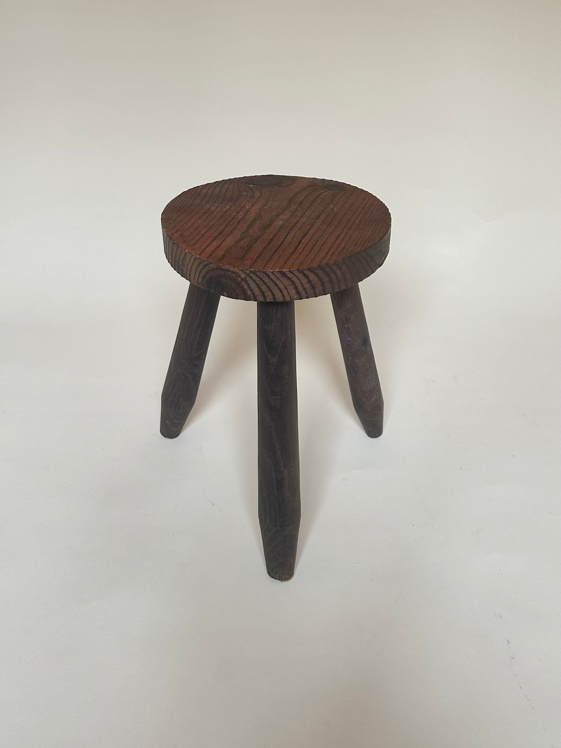 Tabouret tripode