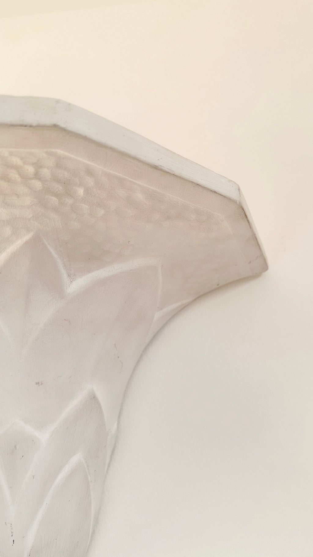 Paire d'appliques en plâtre, décor palmettes, XXe