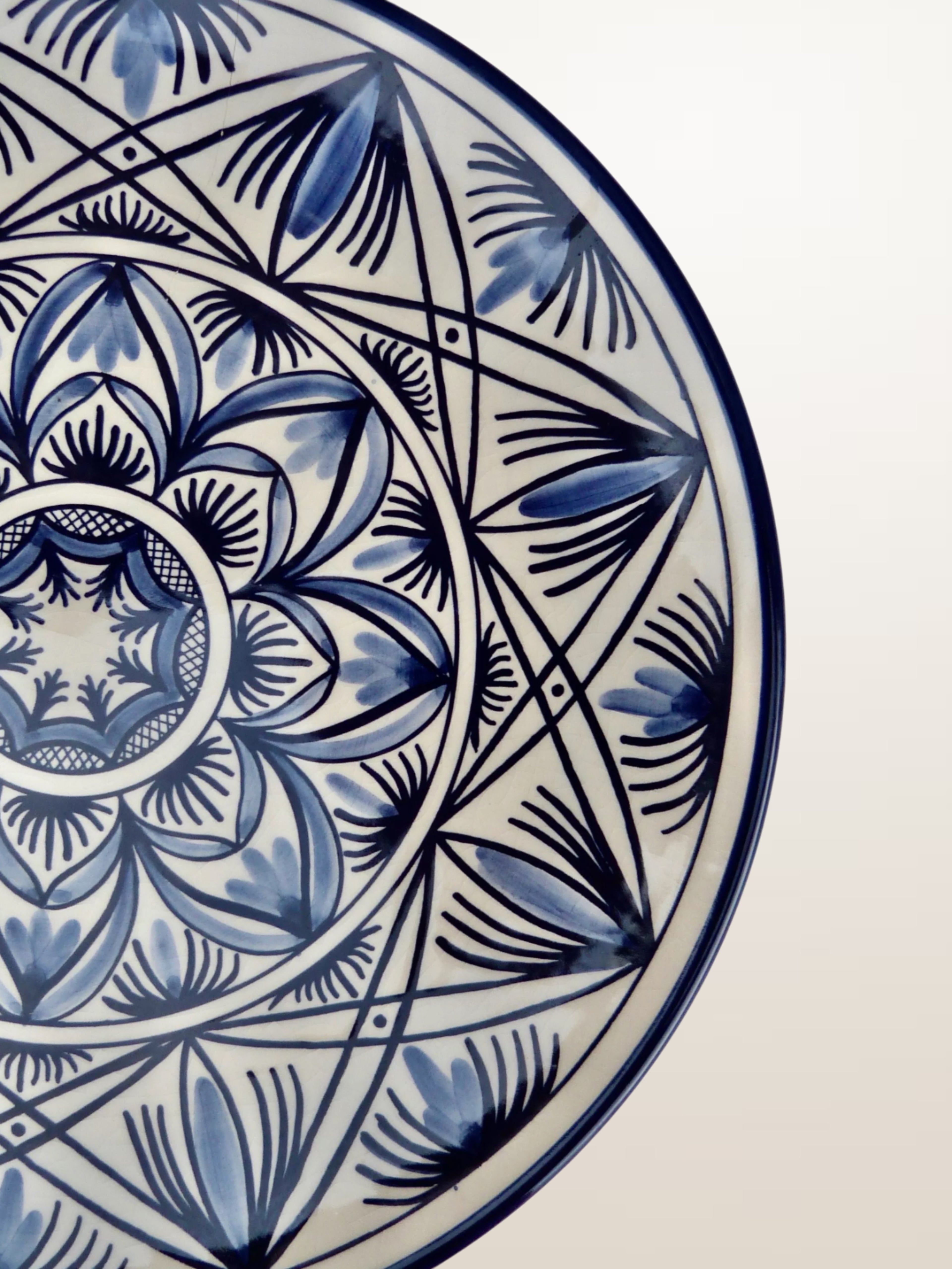 Set de trois plats en céramique peinte espagnole - ⌀ 23, 26 et 32 cm