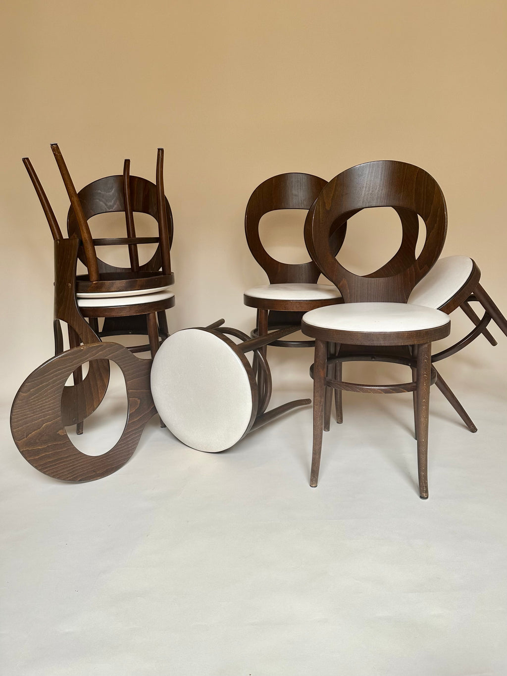 Set de six chaises Mouette attr. à Baumann