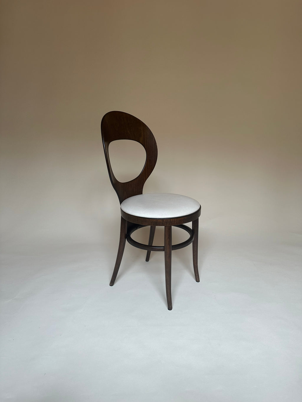 Set de six chaises Mouette attr. à Baumann