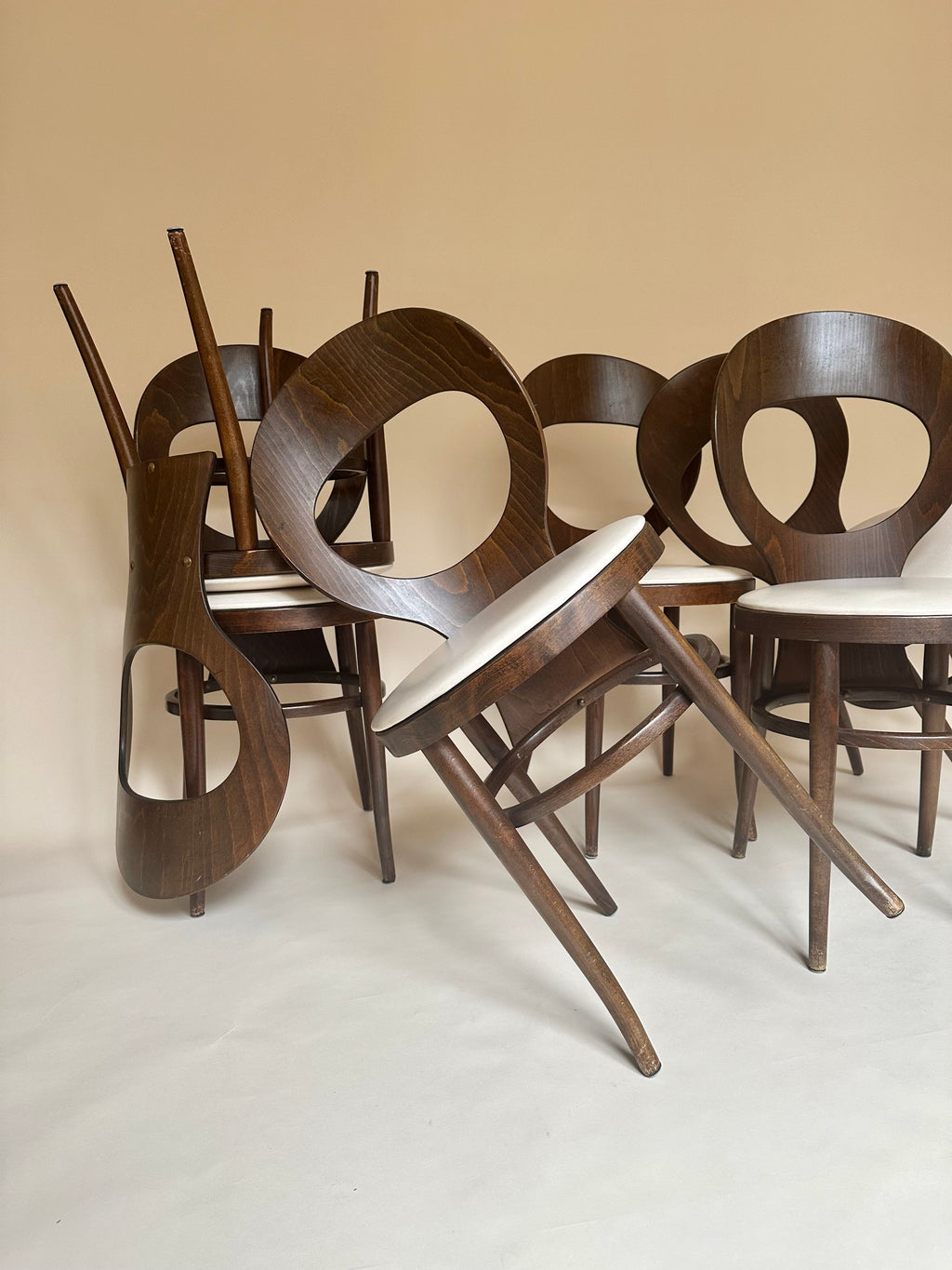 Set de six chaises Mouette attr. à Baumann