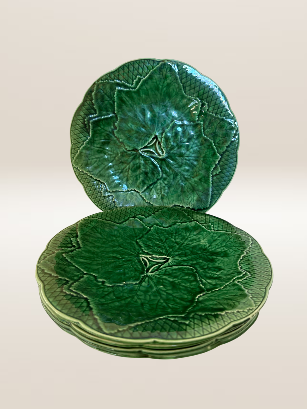 Set de 5 assiettes à dessert barbotine verte, modèle feuille de vigne Gien