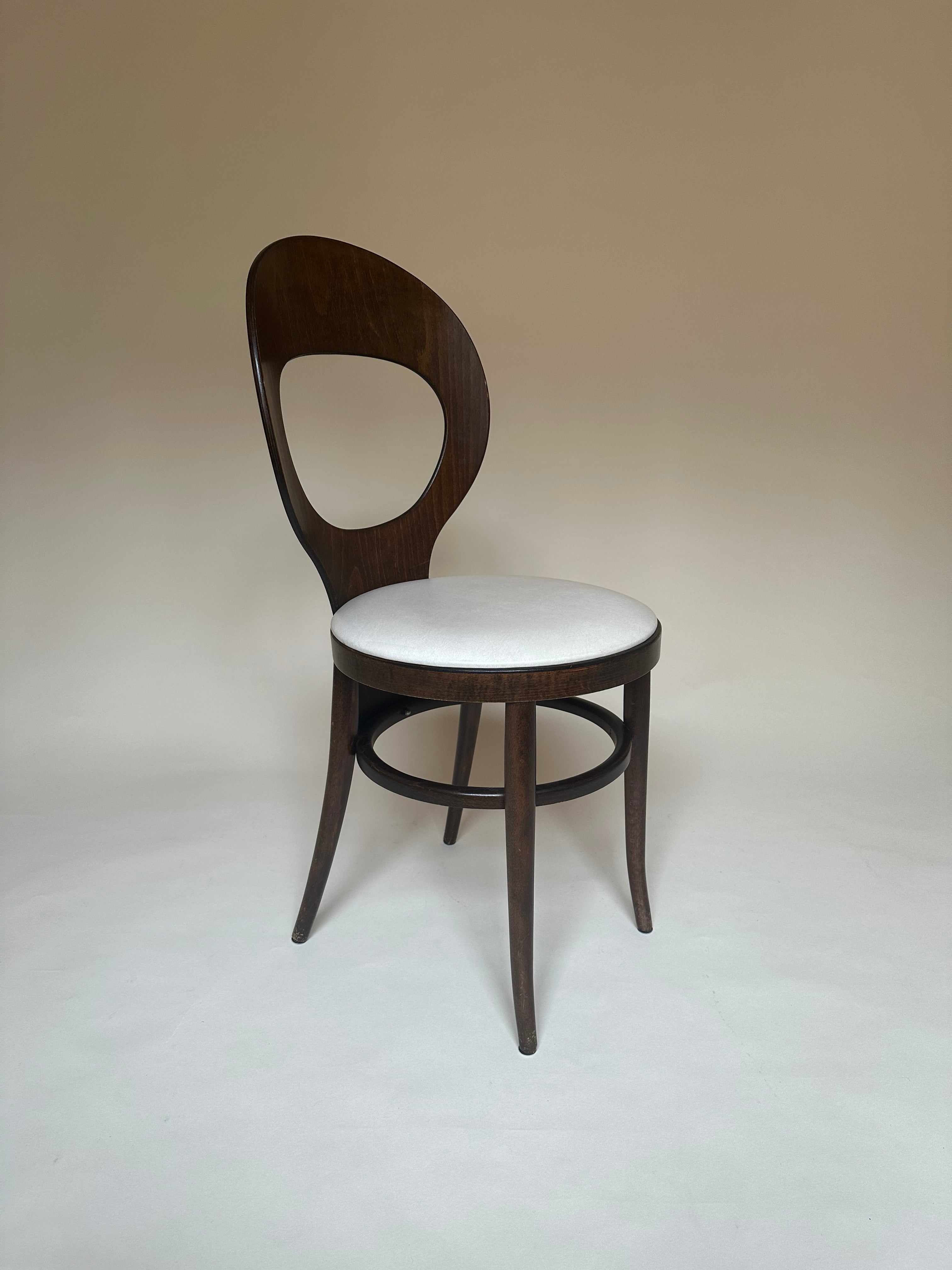 Set de six chaises Mouette attr. à Baumann