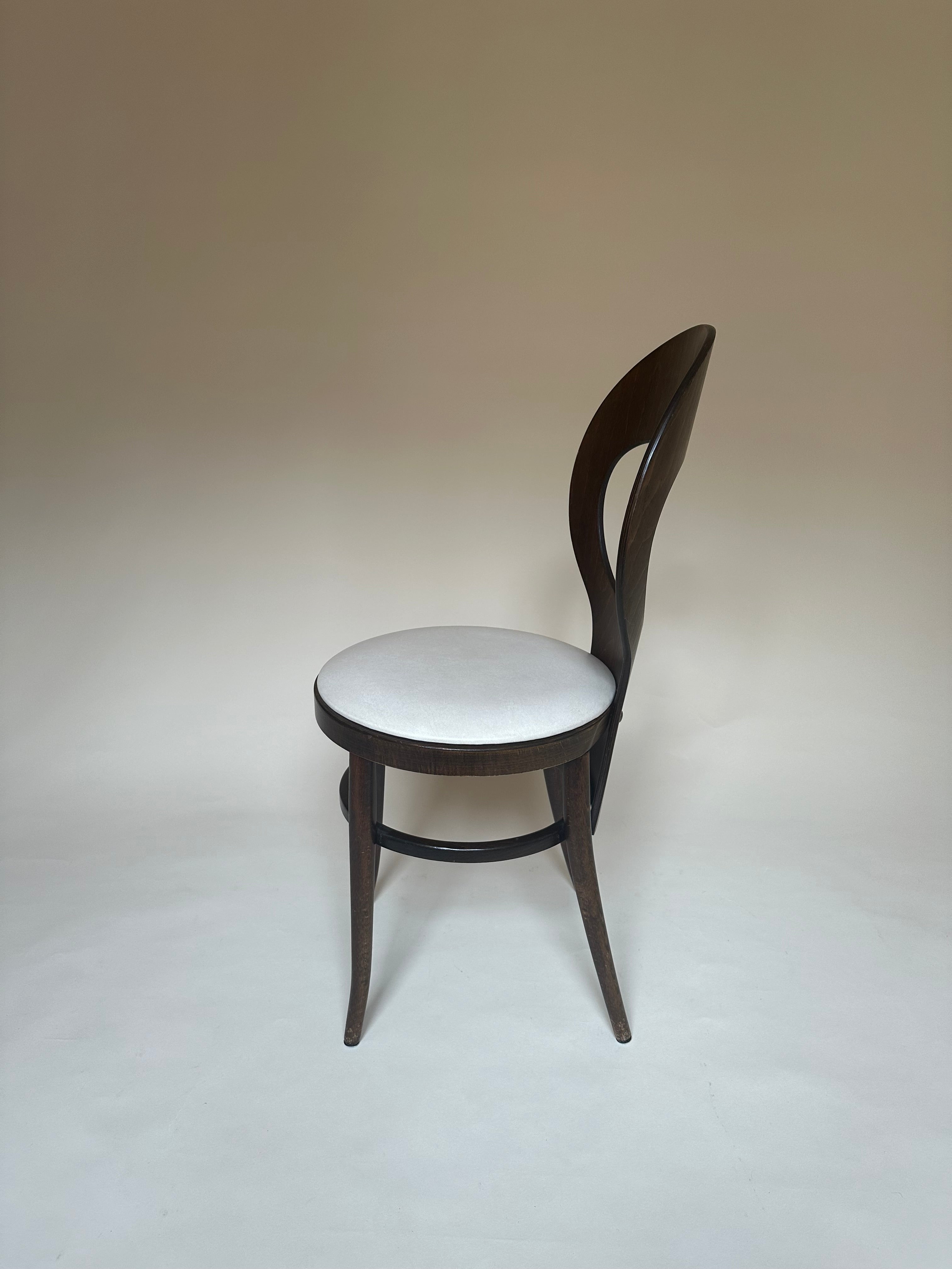 Set de six chaises Mouette attr. à Baumann