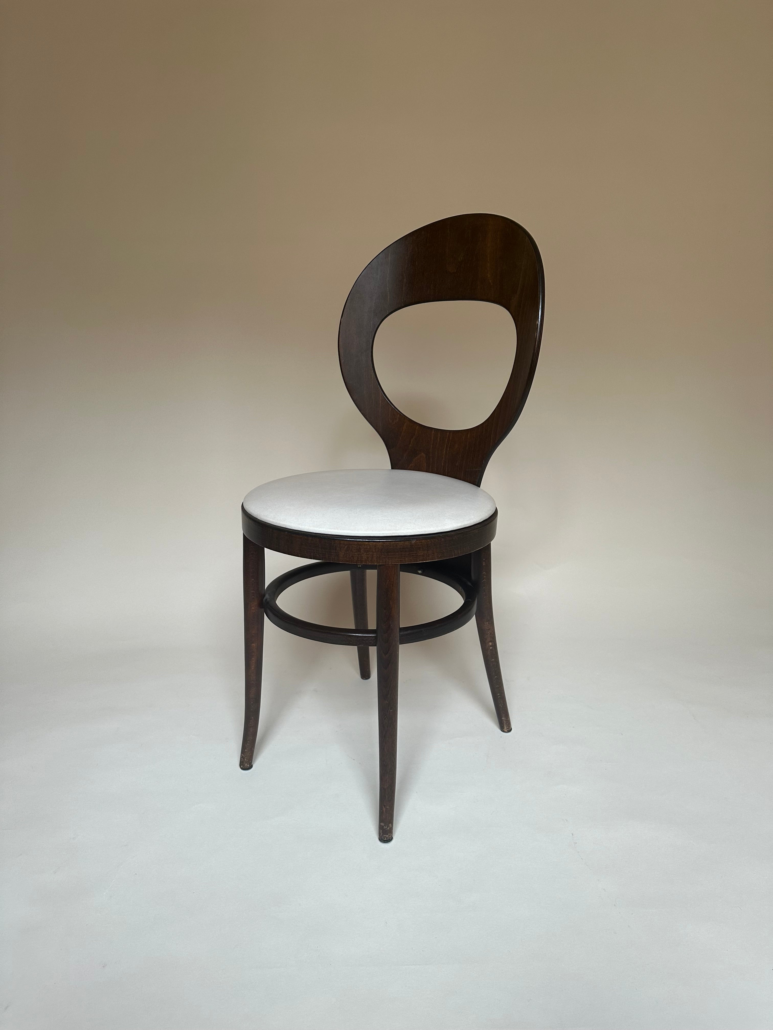 Set de six chaises Mouette attr. à Baumann