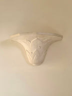 Paire d'appliques en plâtre, décor palmettes, XXe