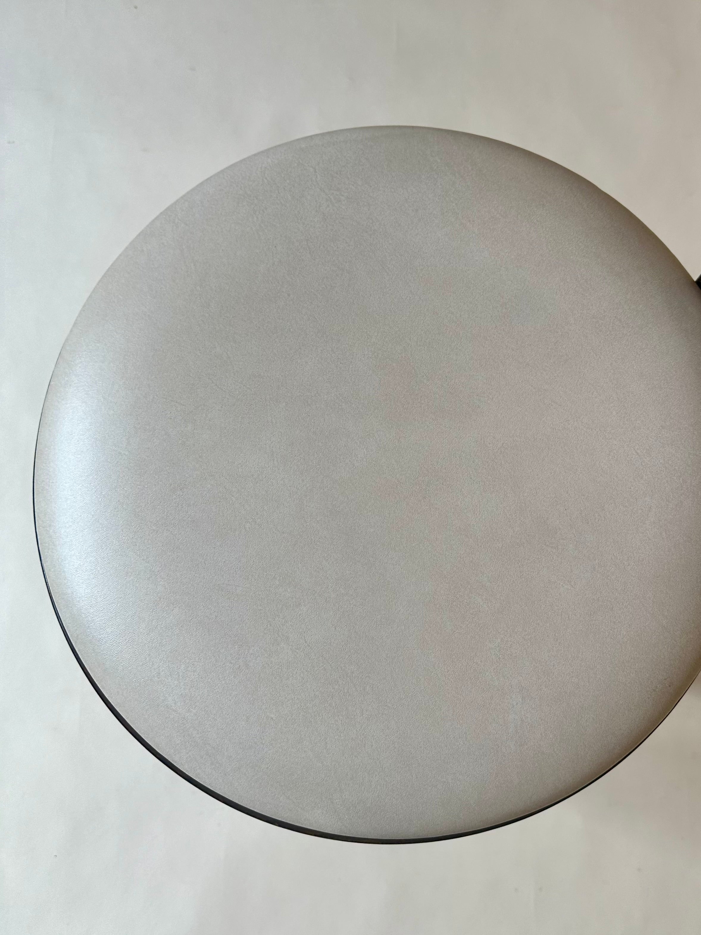 Set de six chaises Mouette attr. à Baumann