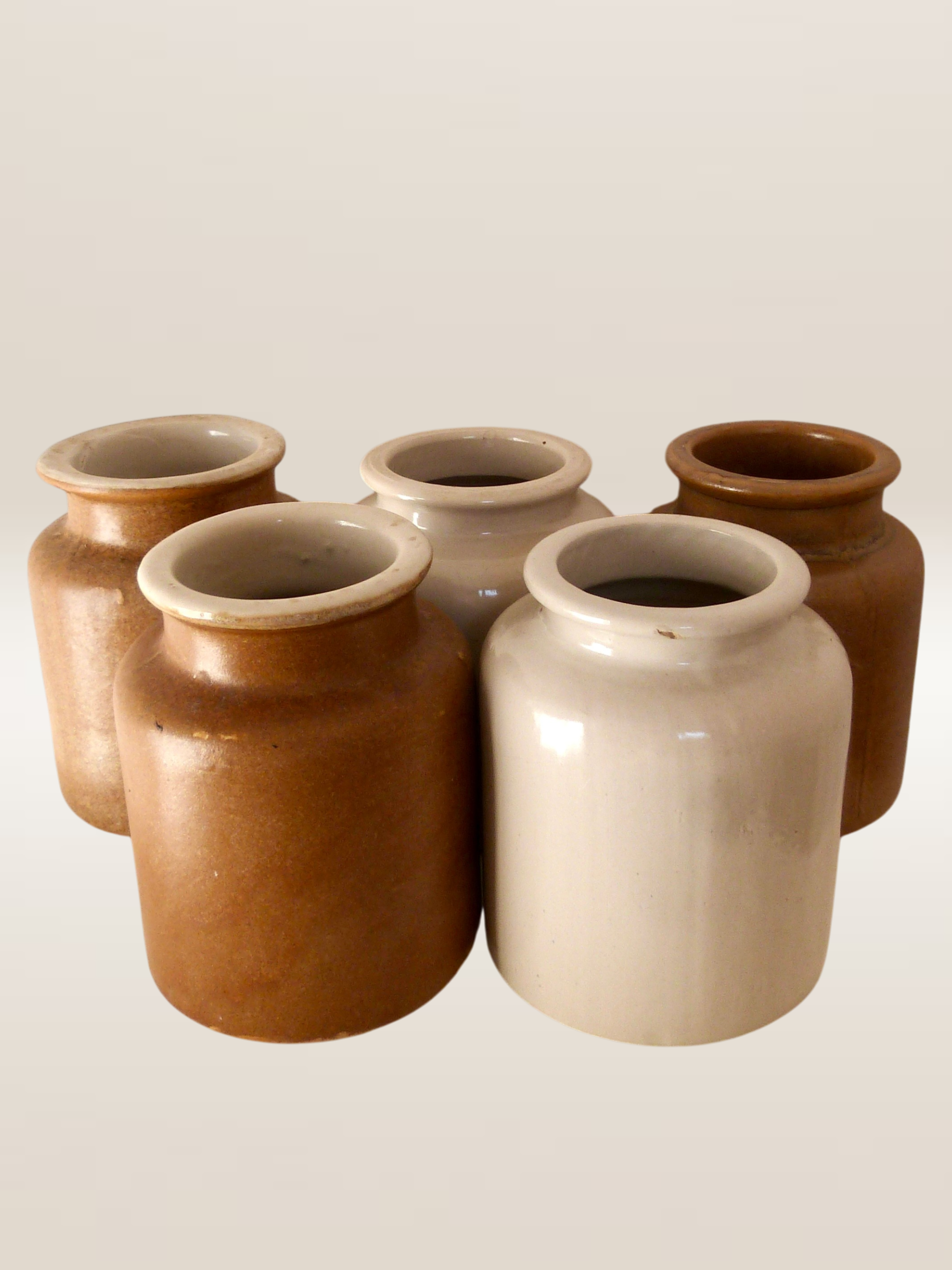 Ensemble de cinq pots en grès vernissé