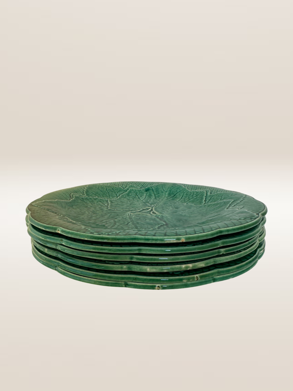 Set de 6 assiettes à dessert barbotine verte, modèle feuille de vigne Gien