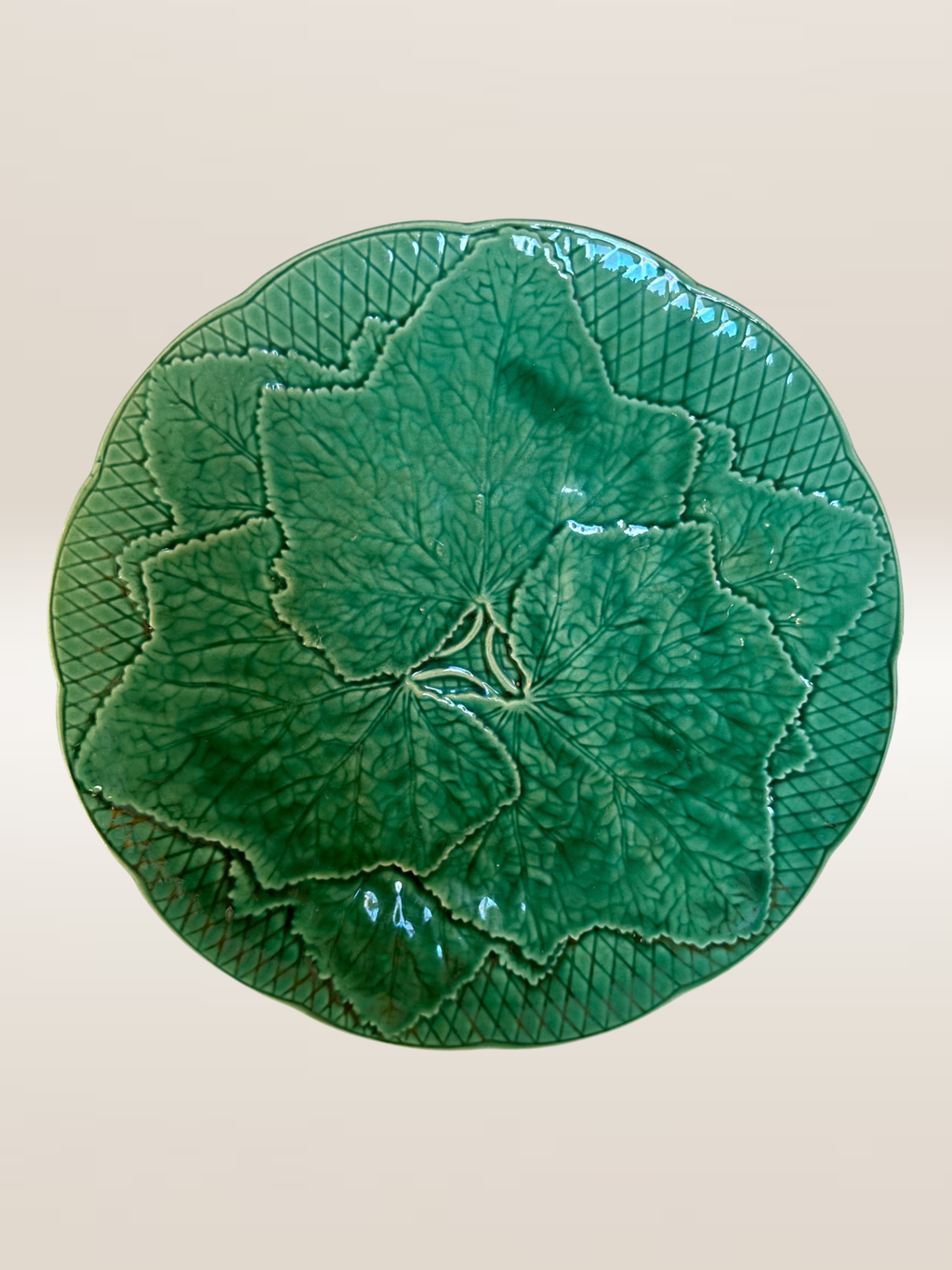 Set de 6 assiettes à dessert barbotine verte, modèle feuille de vigne Gien