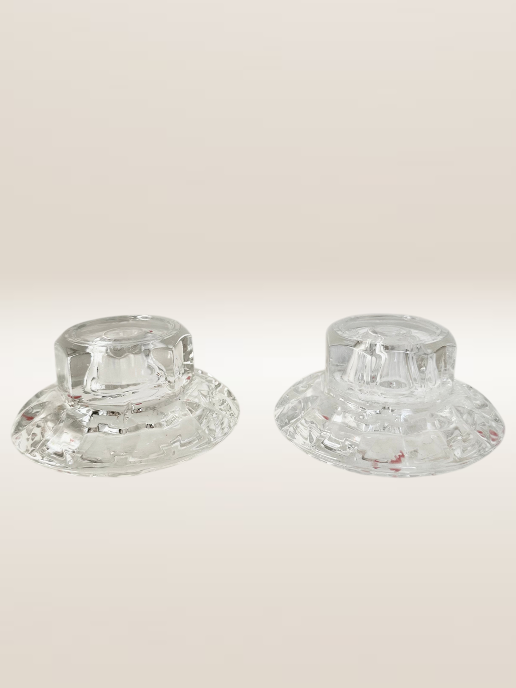 Paire de bougeoirs en verre