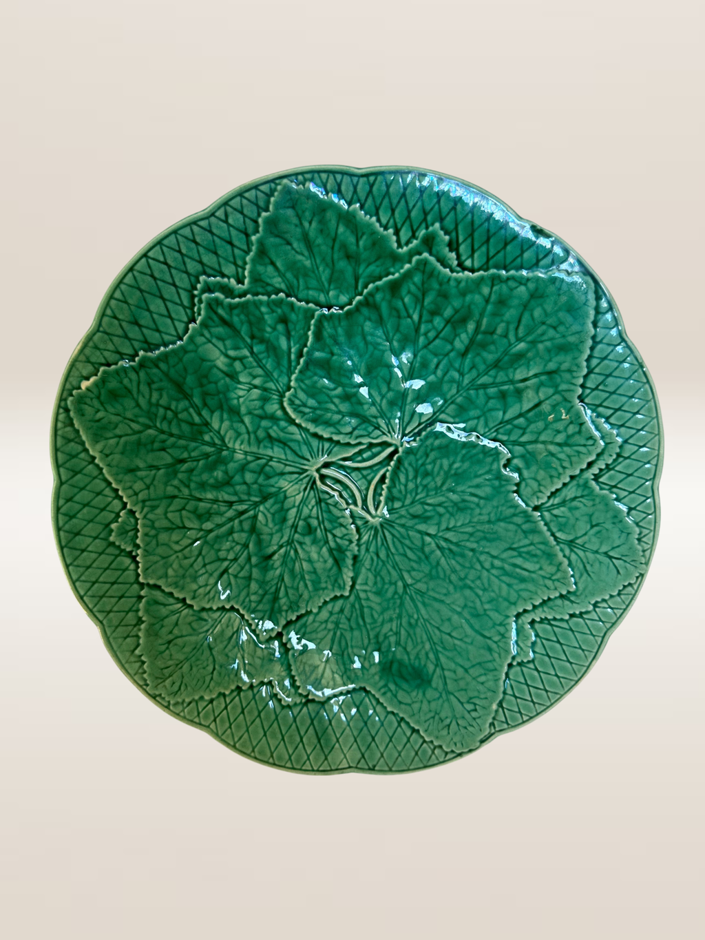Set de 6 assiettes à dessert barbotine verte, modèle feuille de vigne Gien