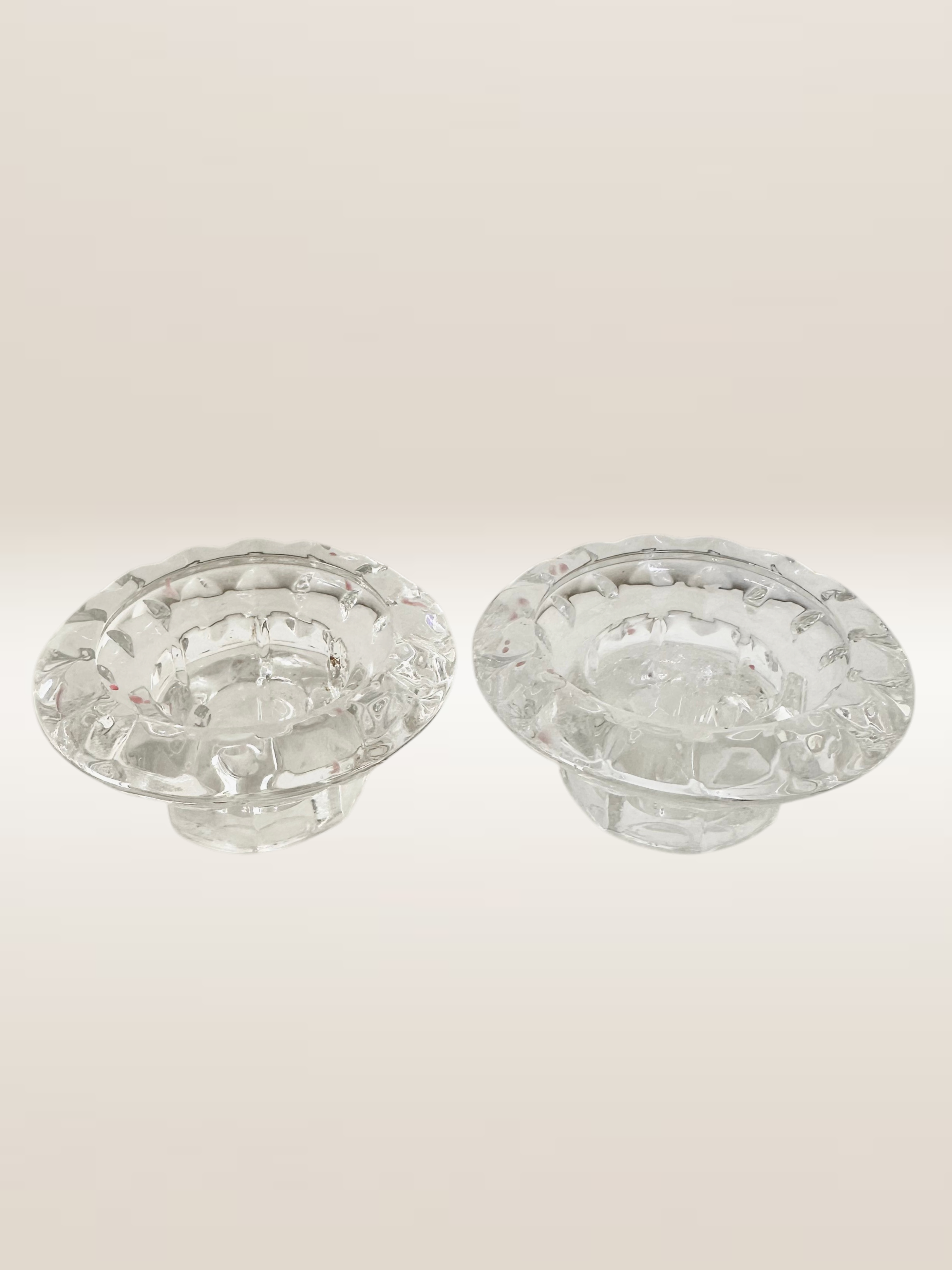 Paire de bougeoirs en verre