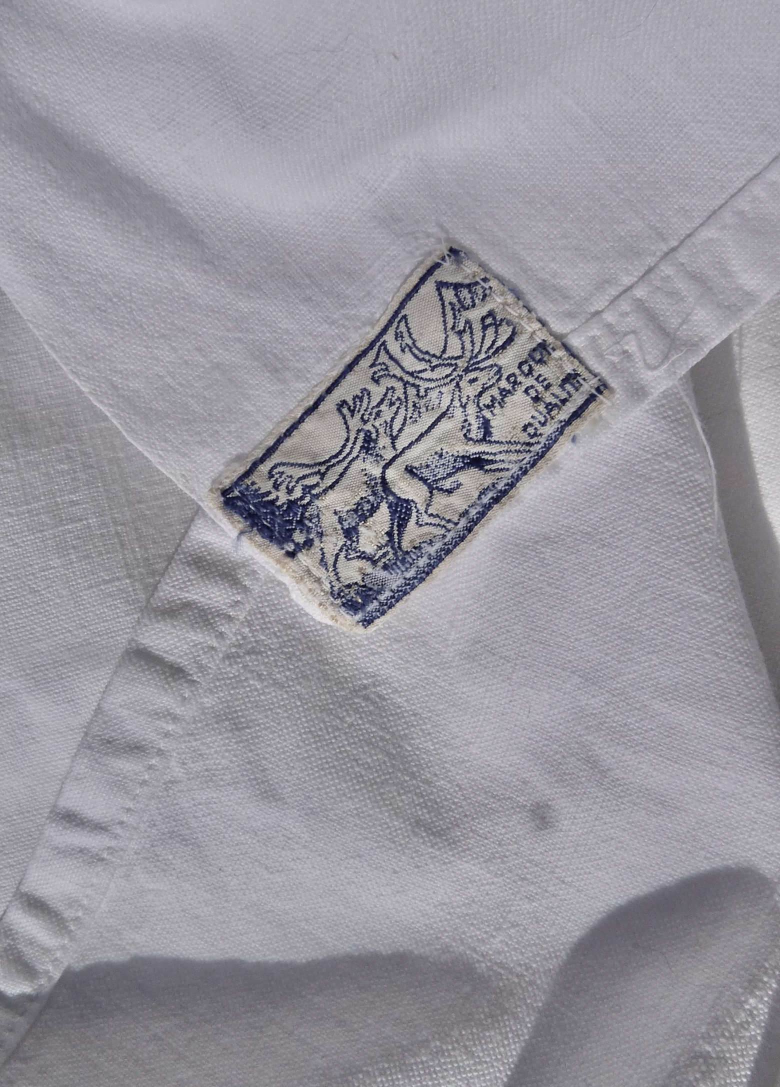 Drap ancien en métis, monogrammé FS avec jour