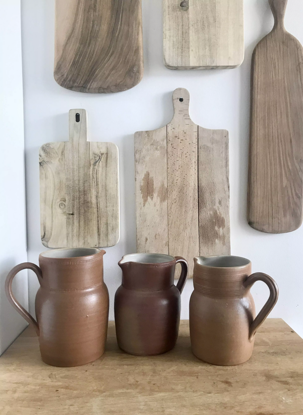 Set de 3 pichets en grès mat
