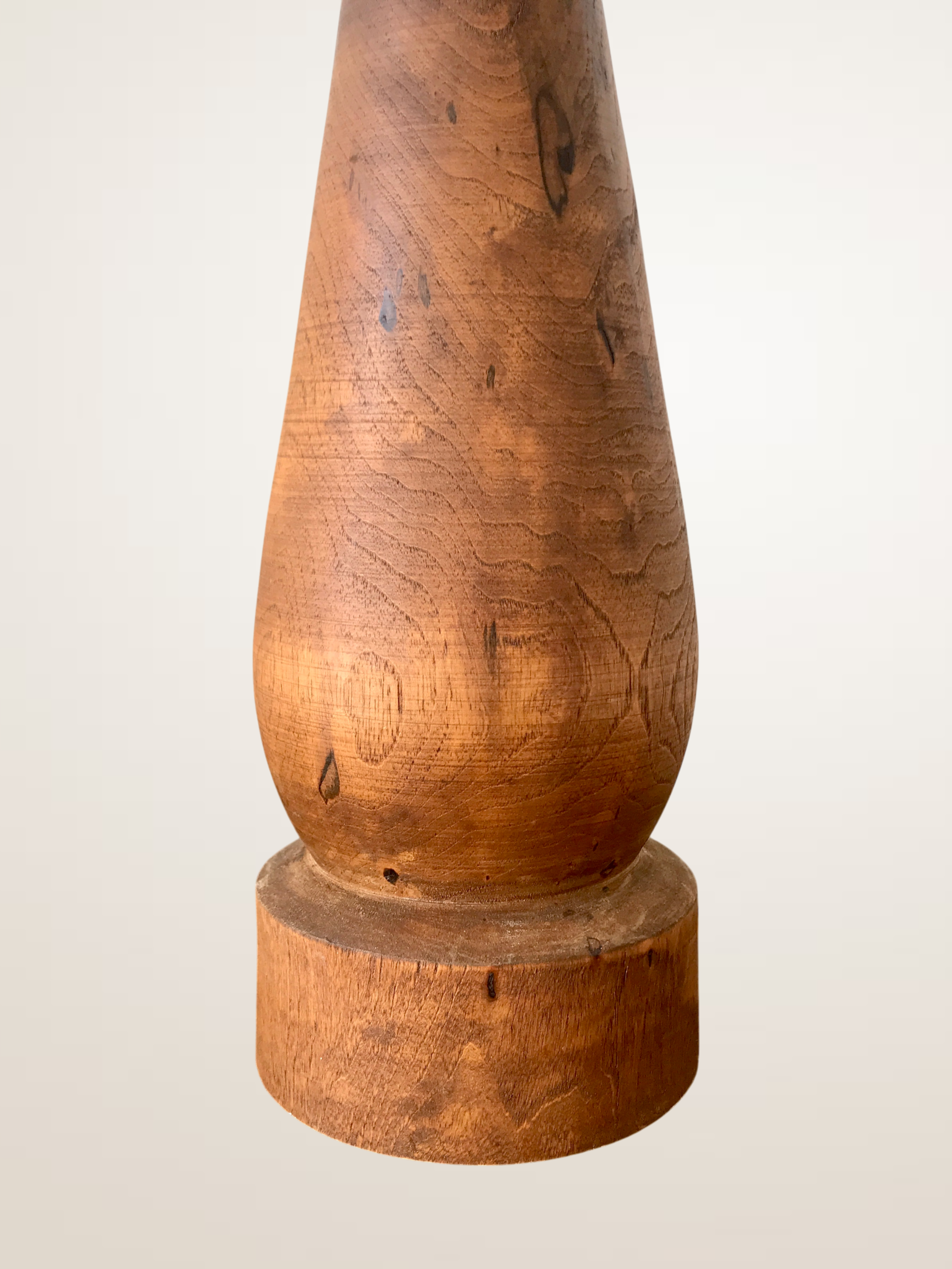 Lampe en bois avec abat-jour en lin