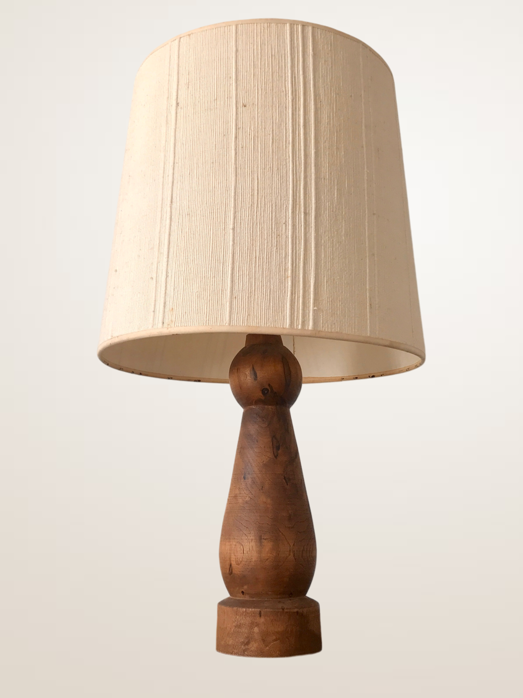 Lampe en bois avec abat-jour en lin