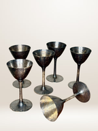 Set de six verres à pied en métal martelé