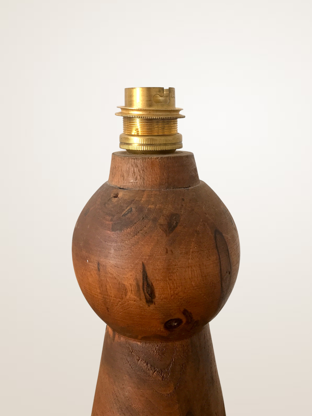 Lampe en bois avec abat-jour en lin