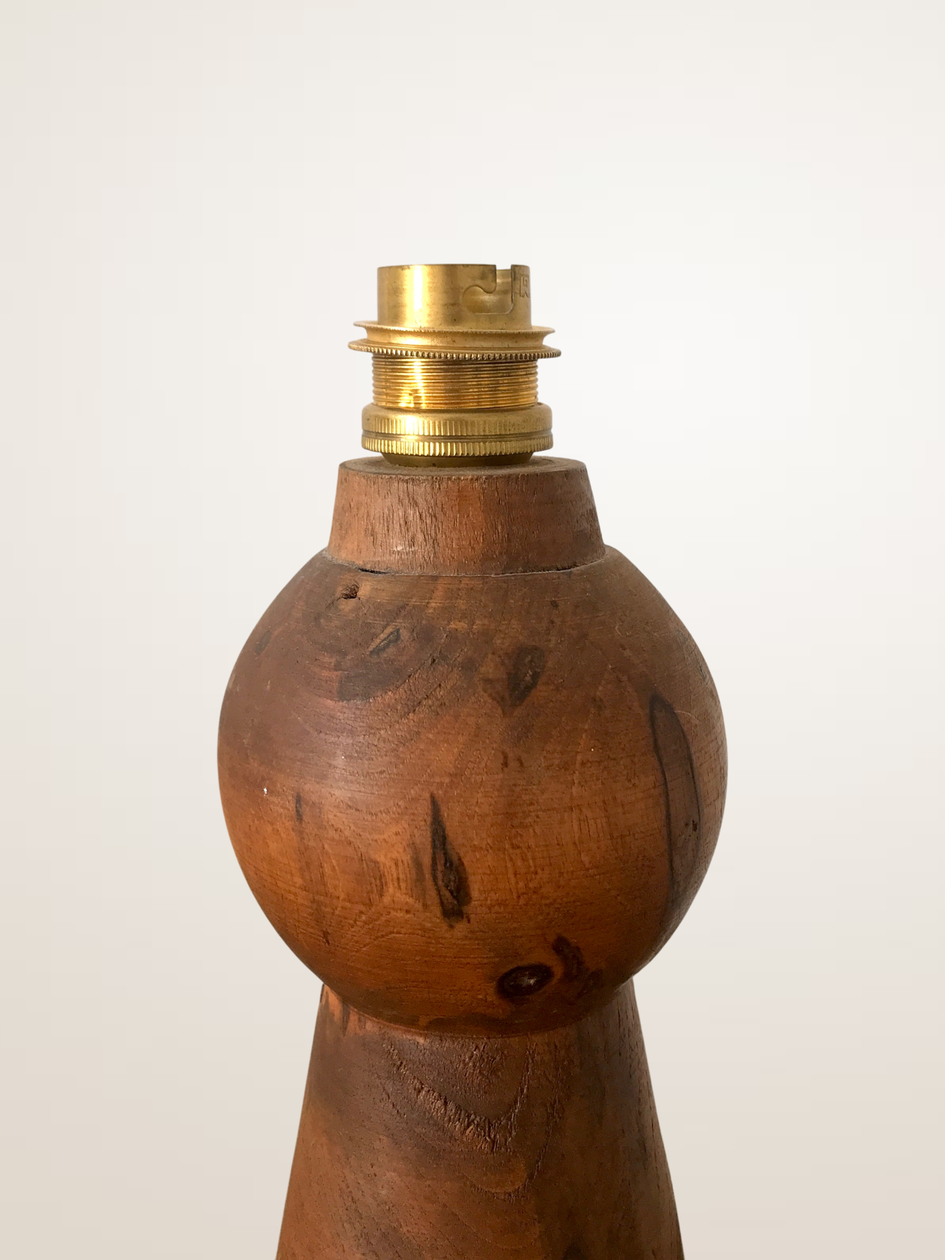 Lampe en bois avec abat-jour en lin