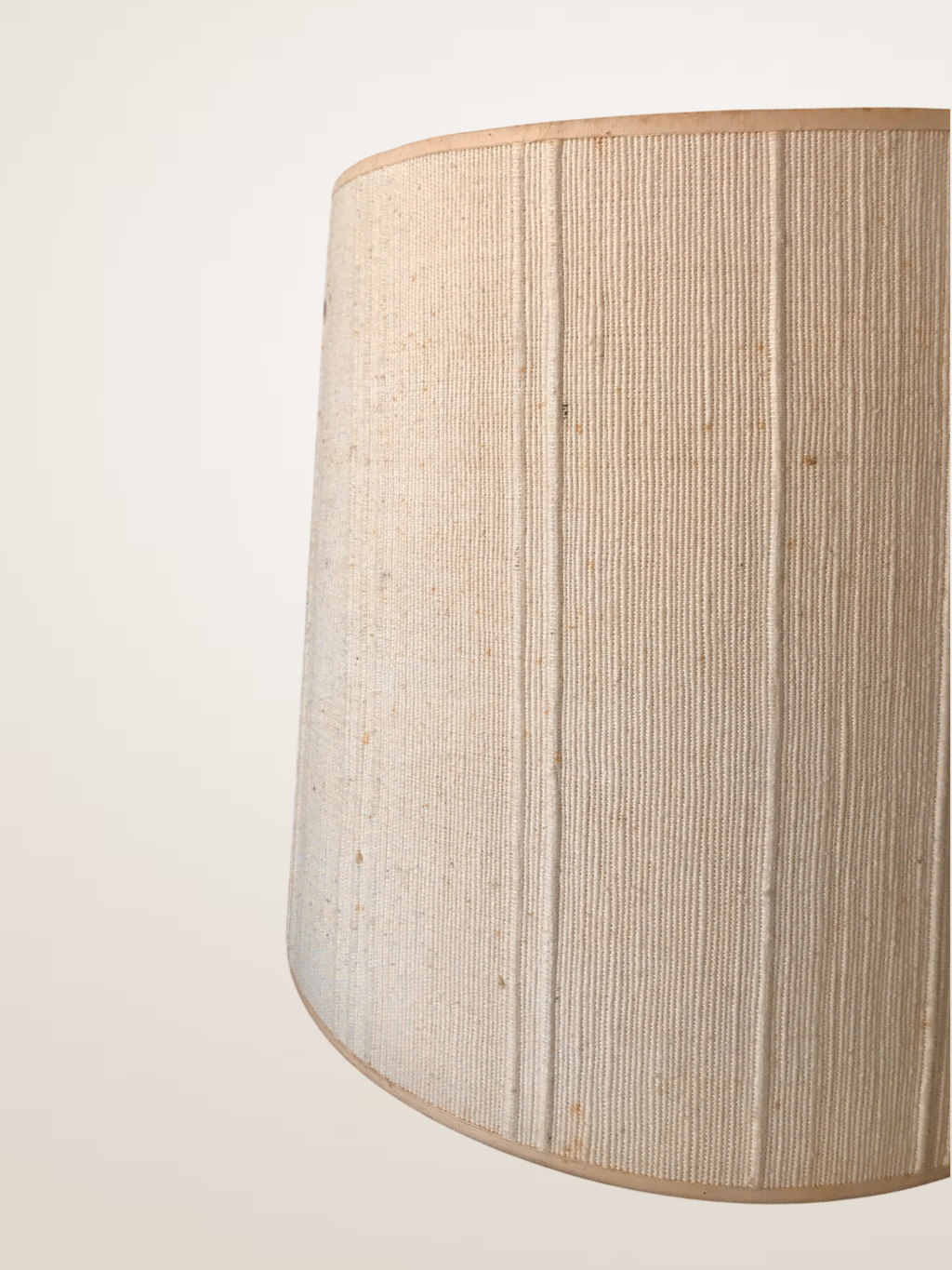 Lampe en bois avec abat-jour en lin