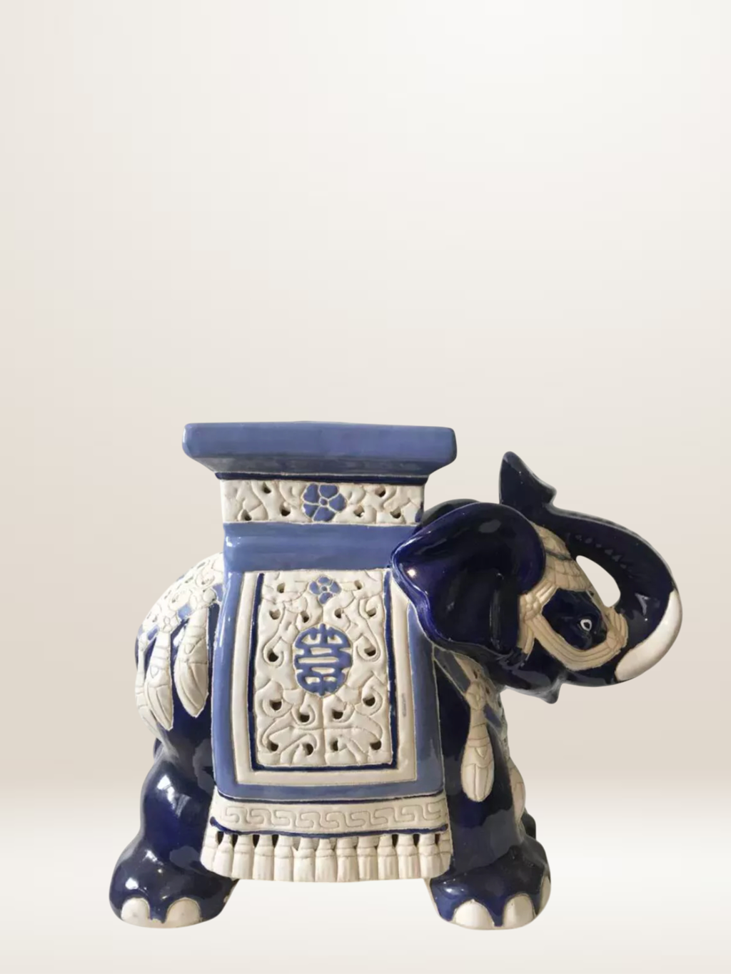 Paire de tables d'appoint éléphants en céramique
