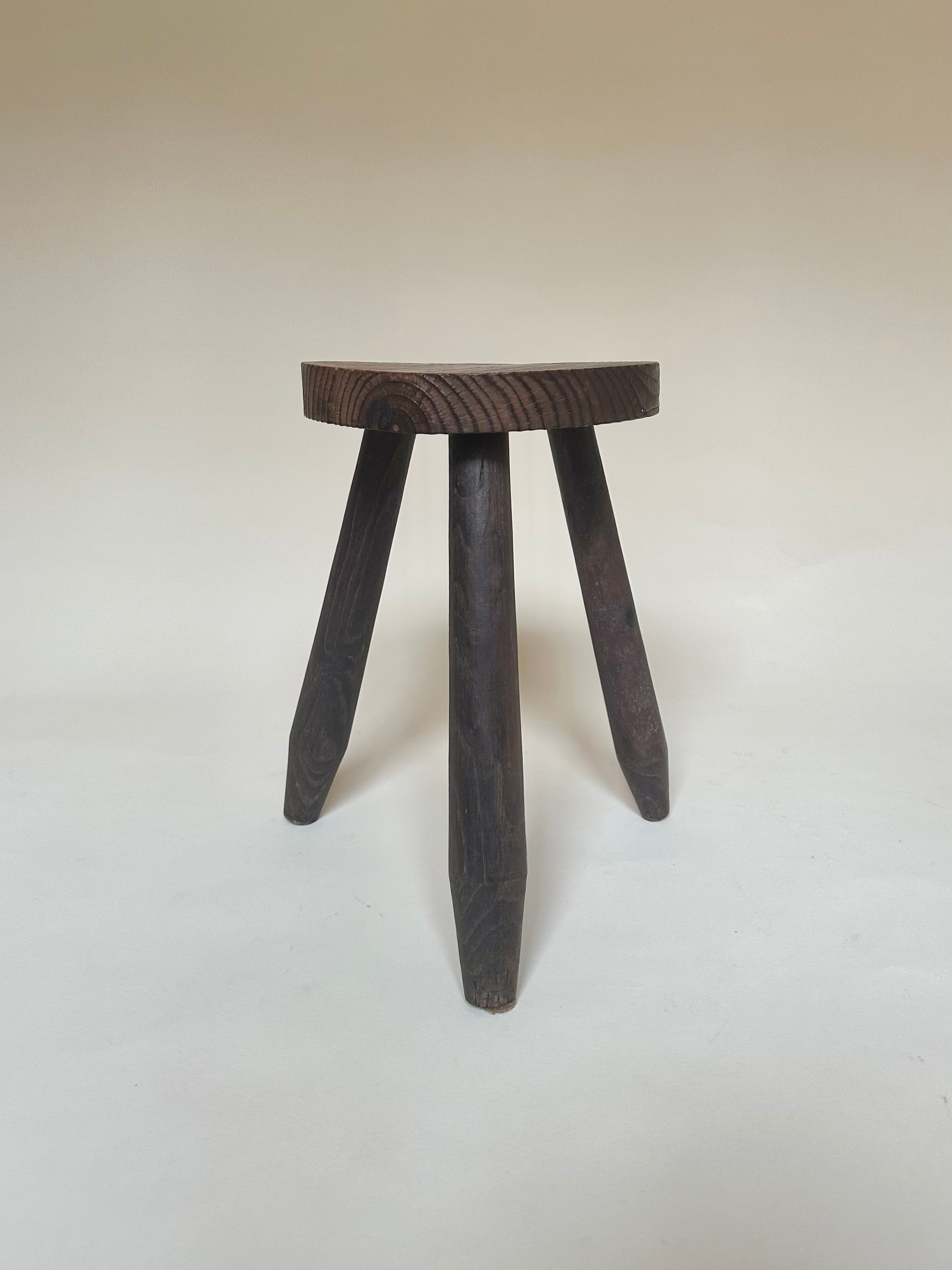 Tabouret tripode