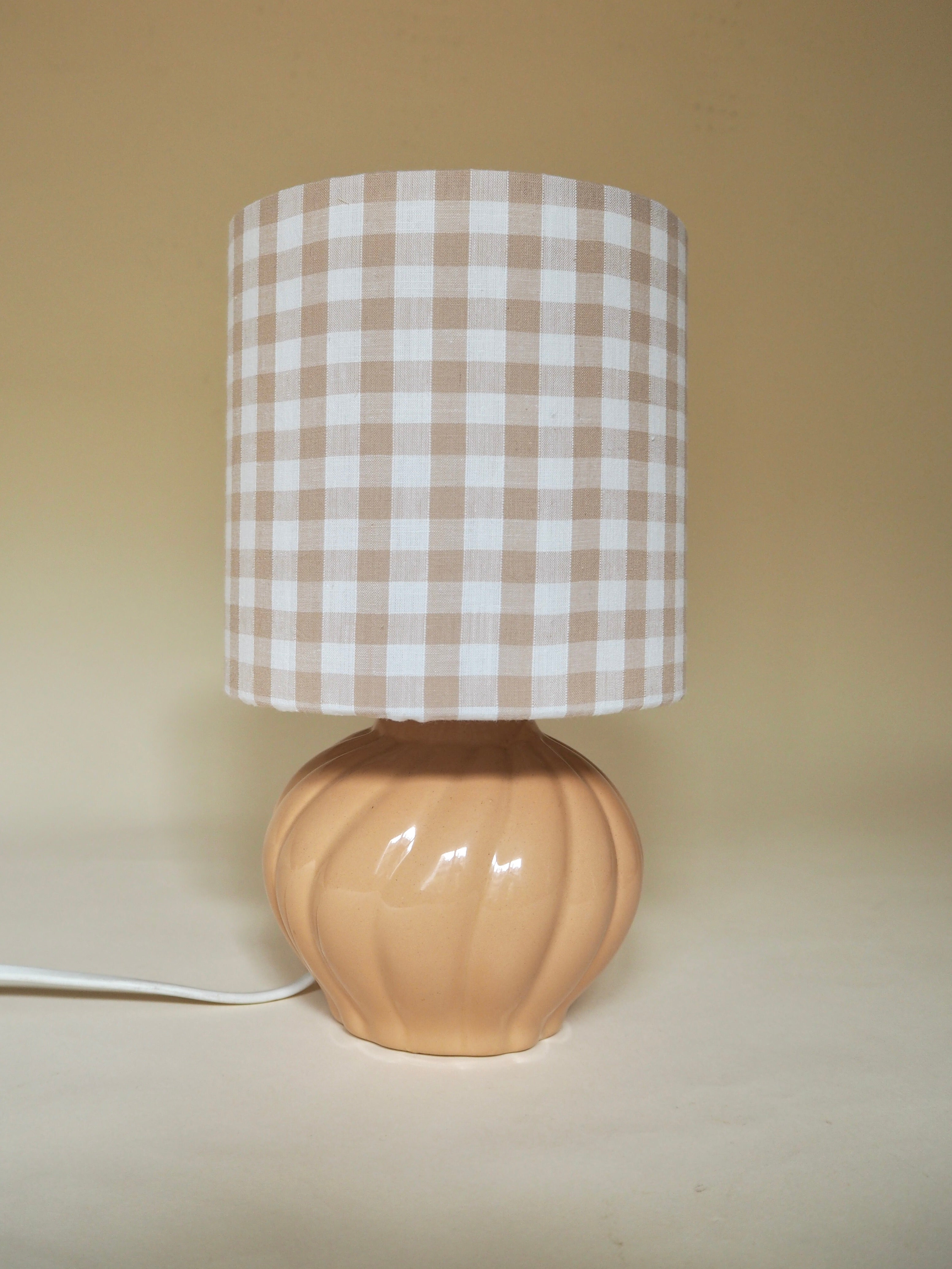Lampe en céramique avec abat-jour en coton vichy