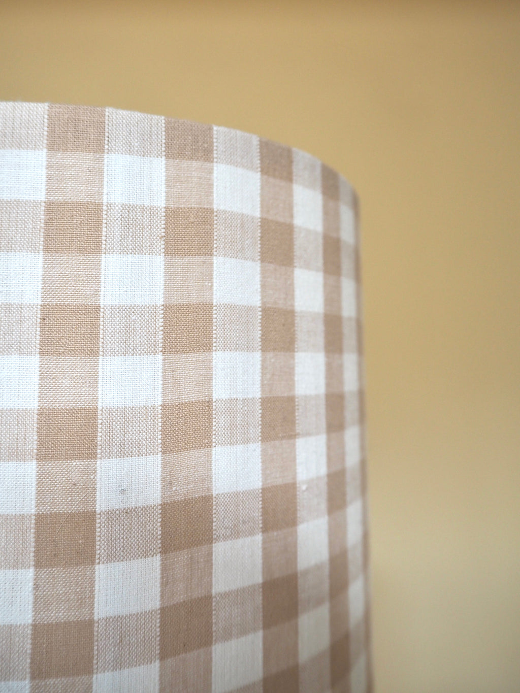 Lampe en céramique avec abat-jour en coton vichy