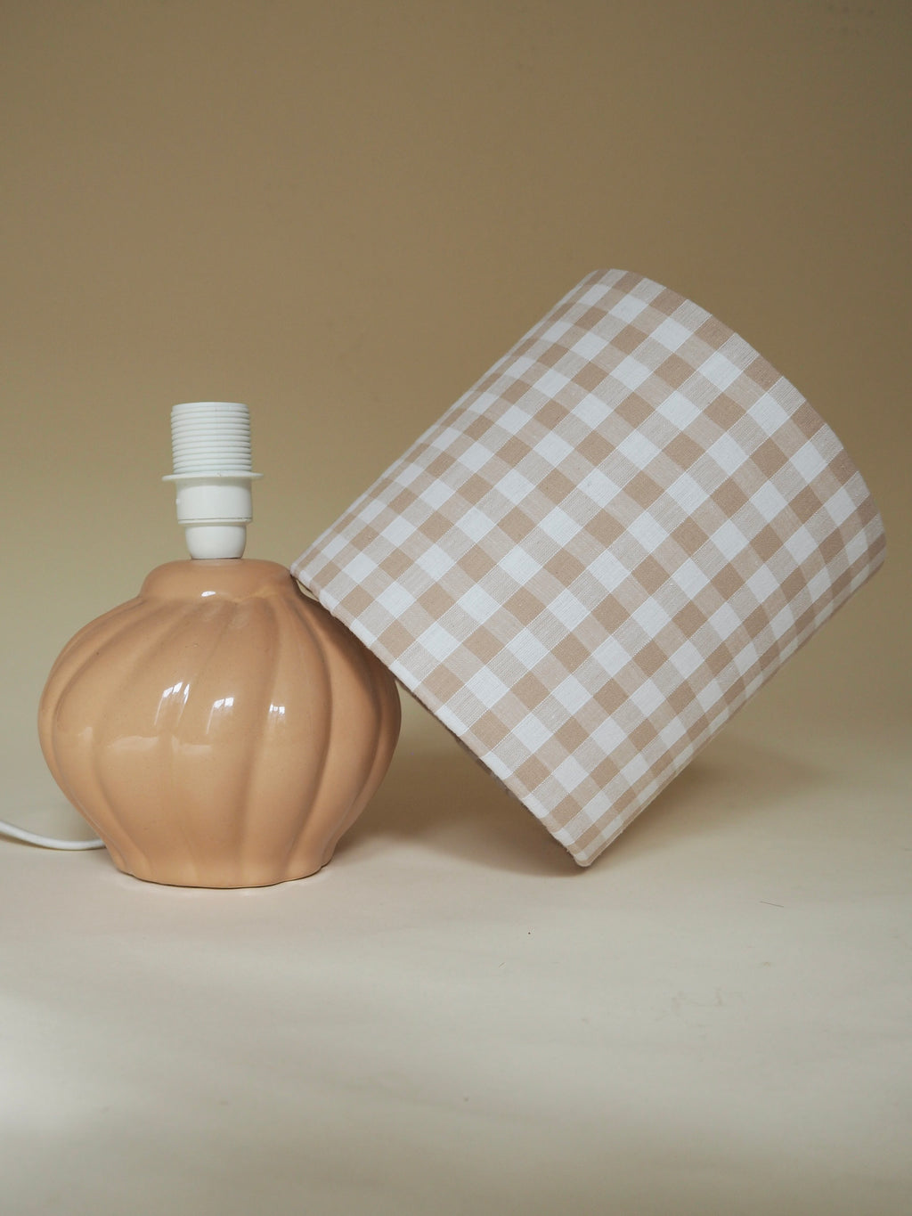Lampe en céramique avec abat-jour en coton vichy