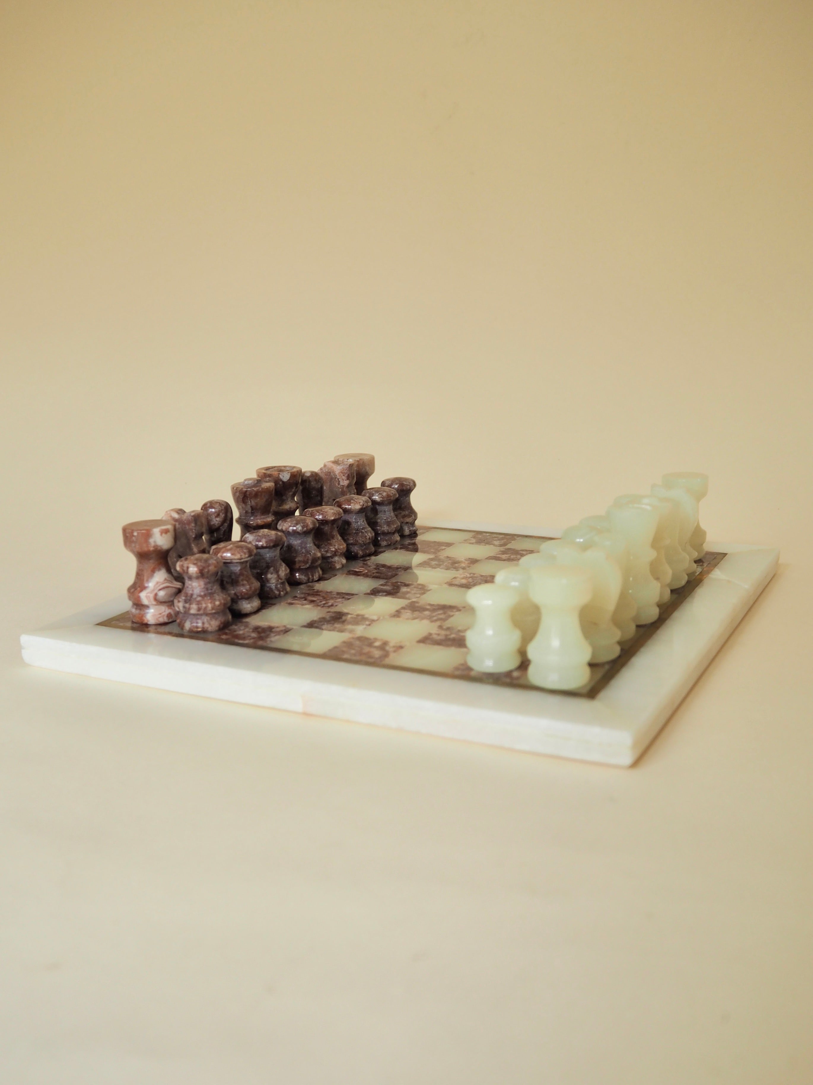 Jeu d'échecs en onyx et marbre