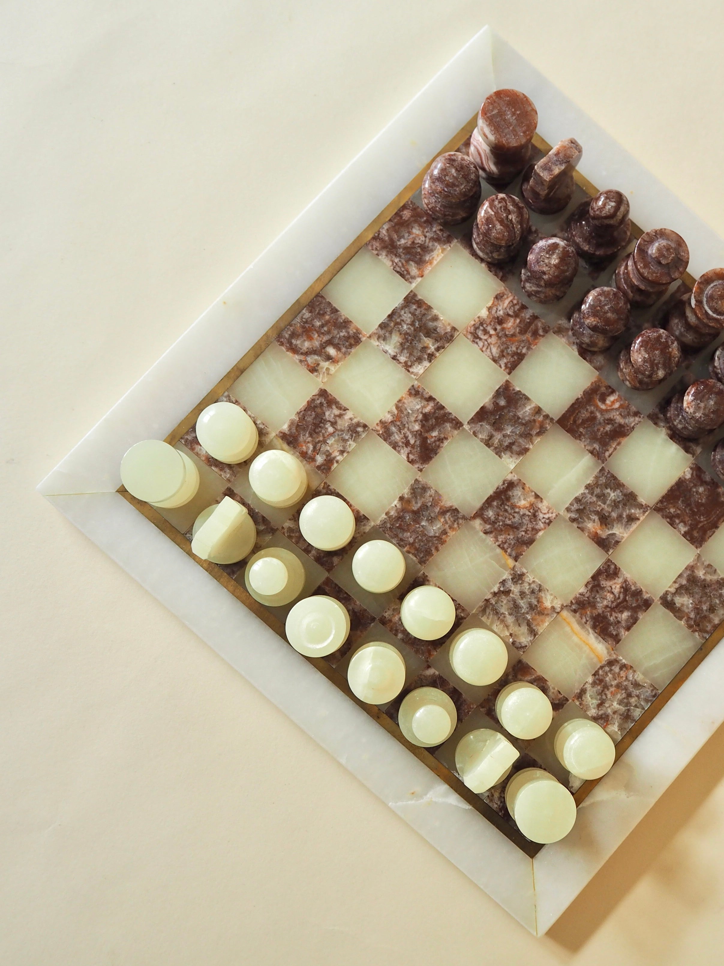 Jeu d'échecs en onyx et marbre