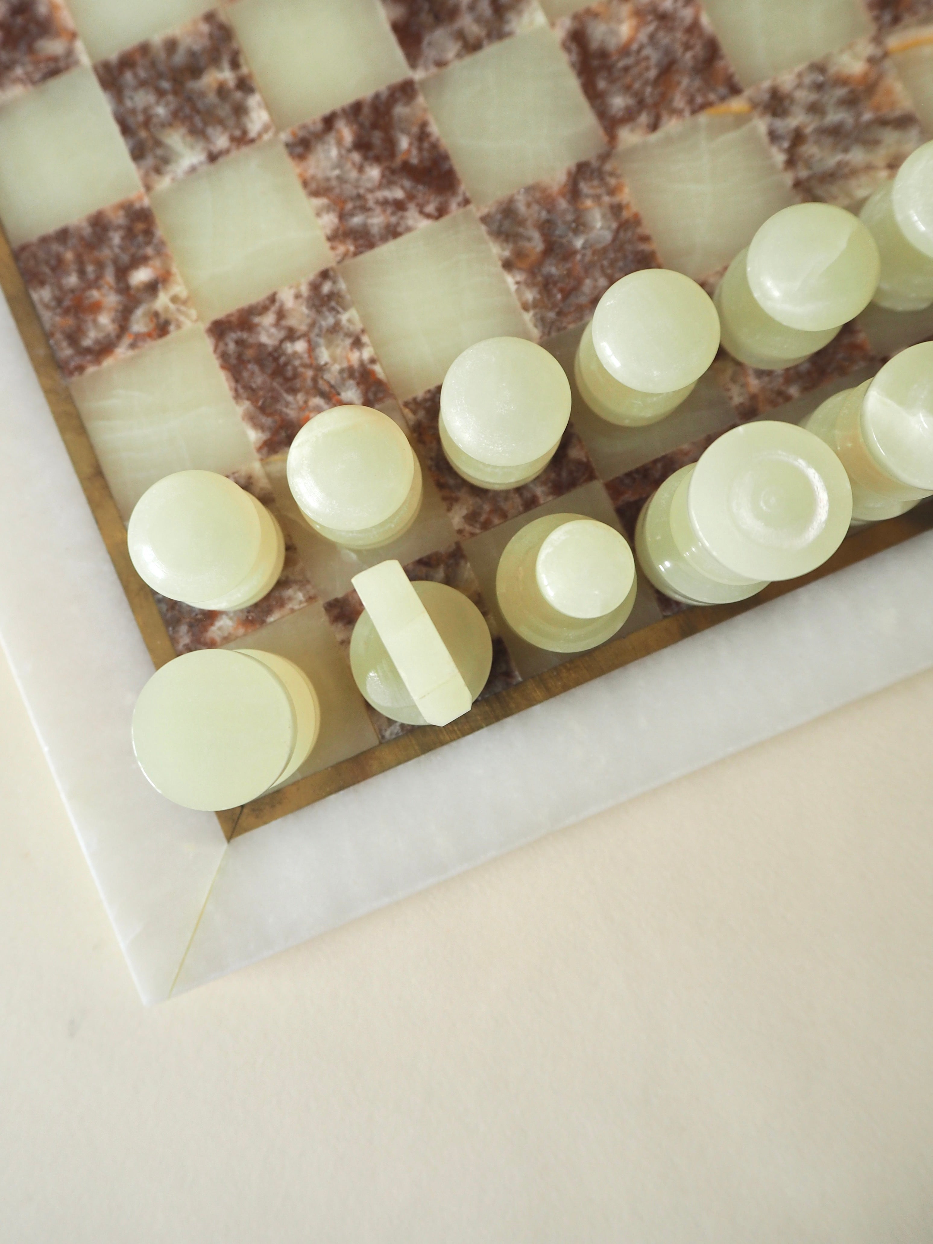 Jeu d'échecs en onyx et marbre