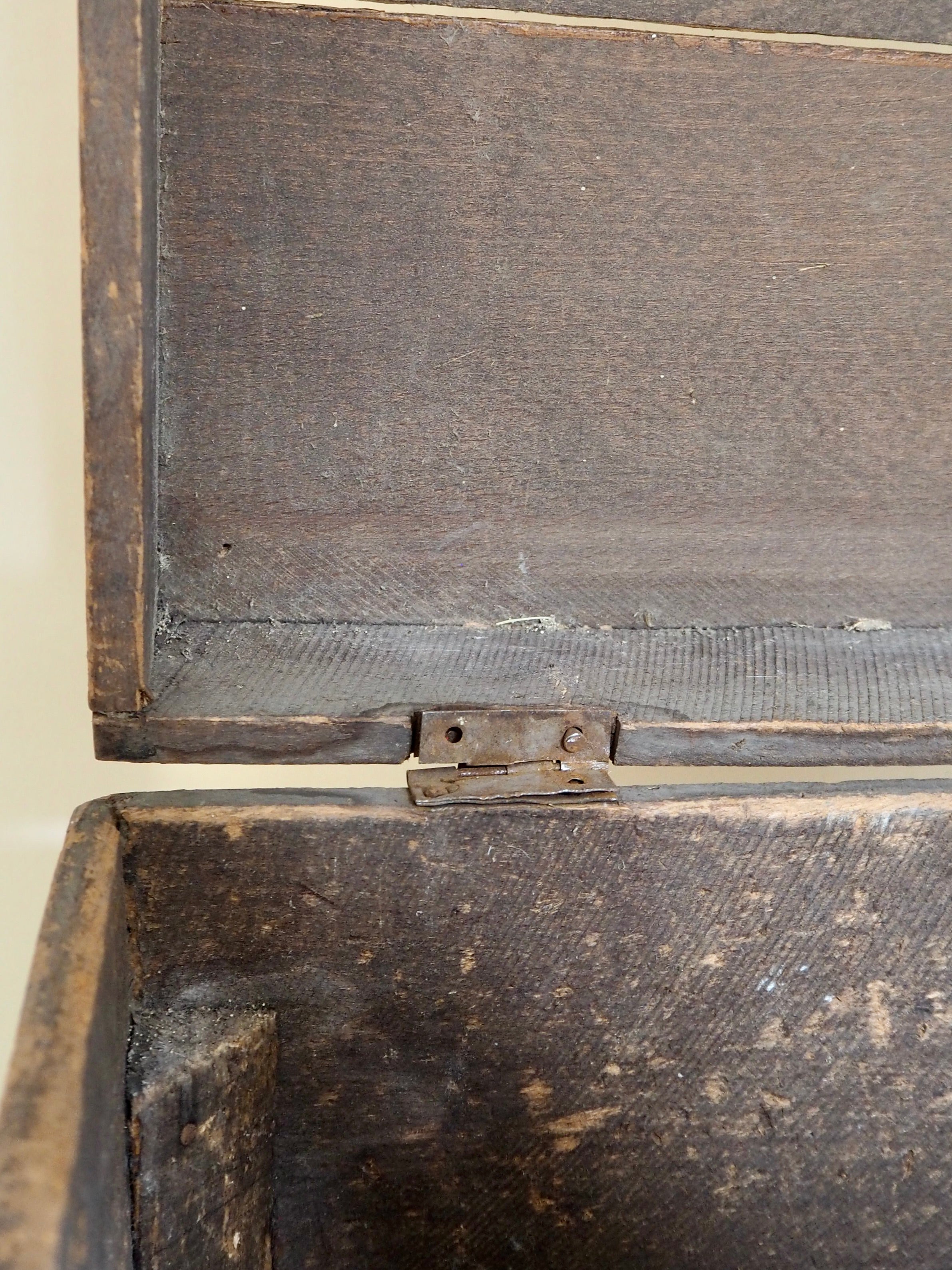 Ancienne caisse d’atelier en bois