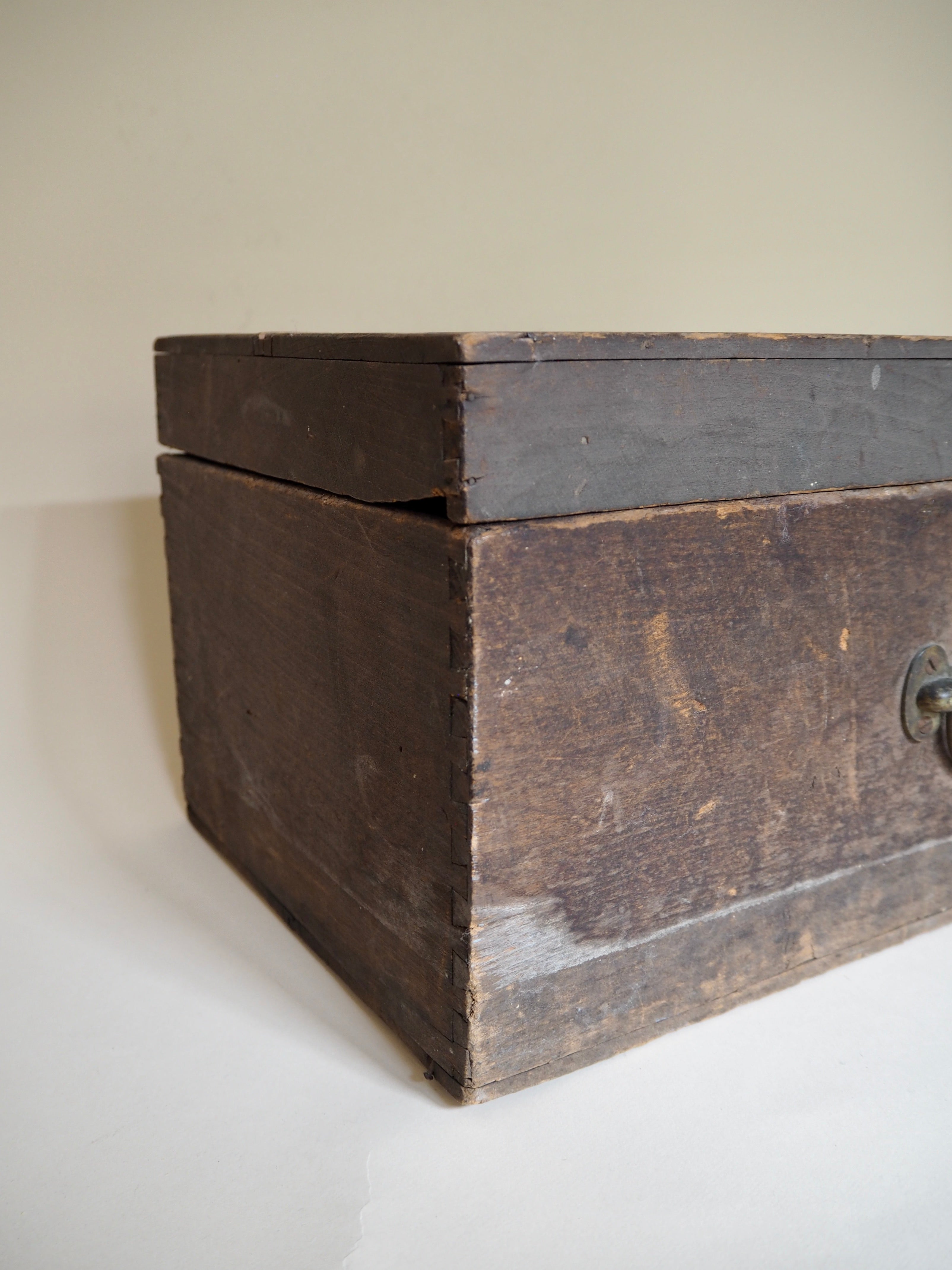 Ancienne caisse d’atelier en bois