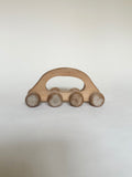 Petite voiture en bois à huit roues