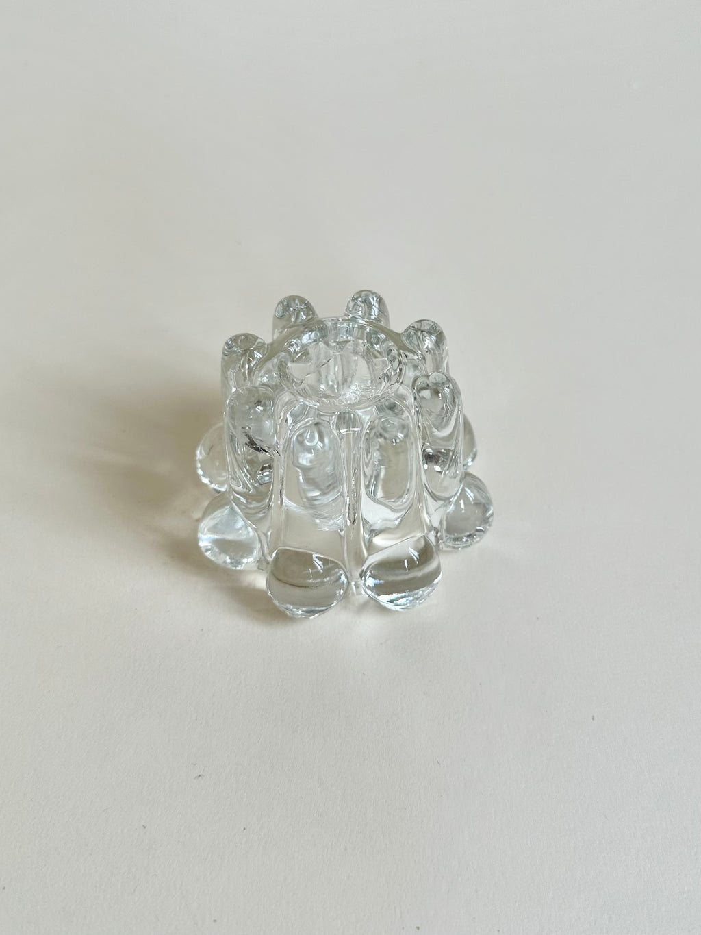 Bougeoir en verre moulé