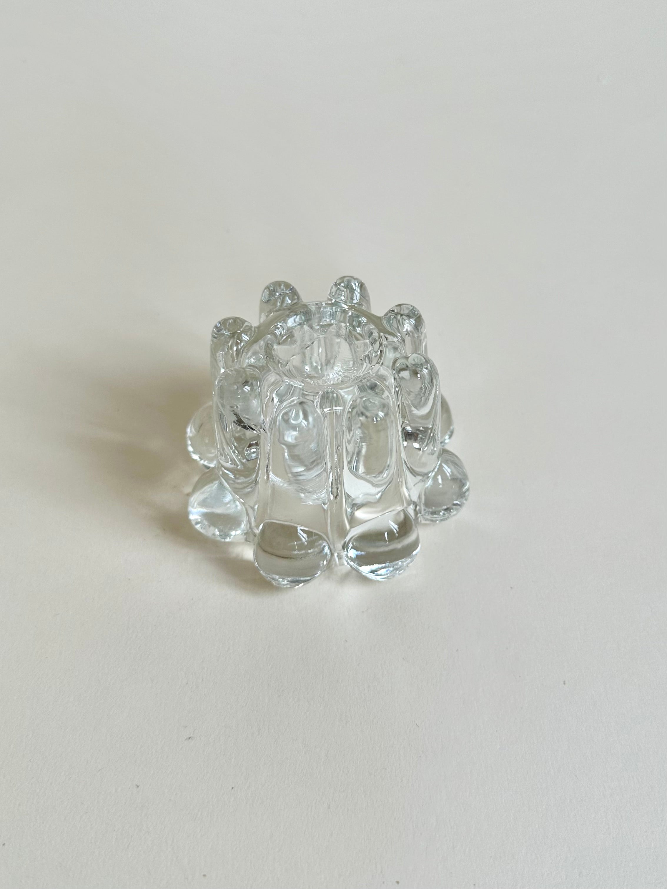 Bougeoir en verre moulé