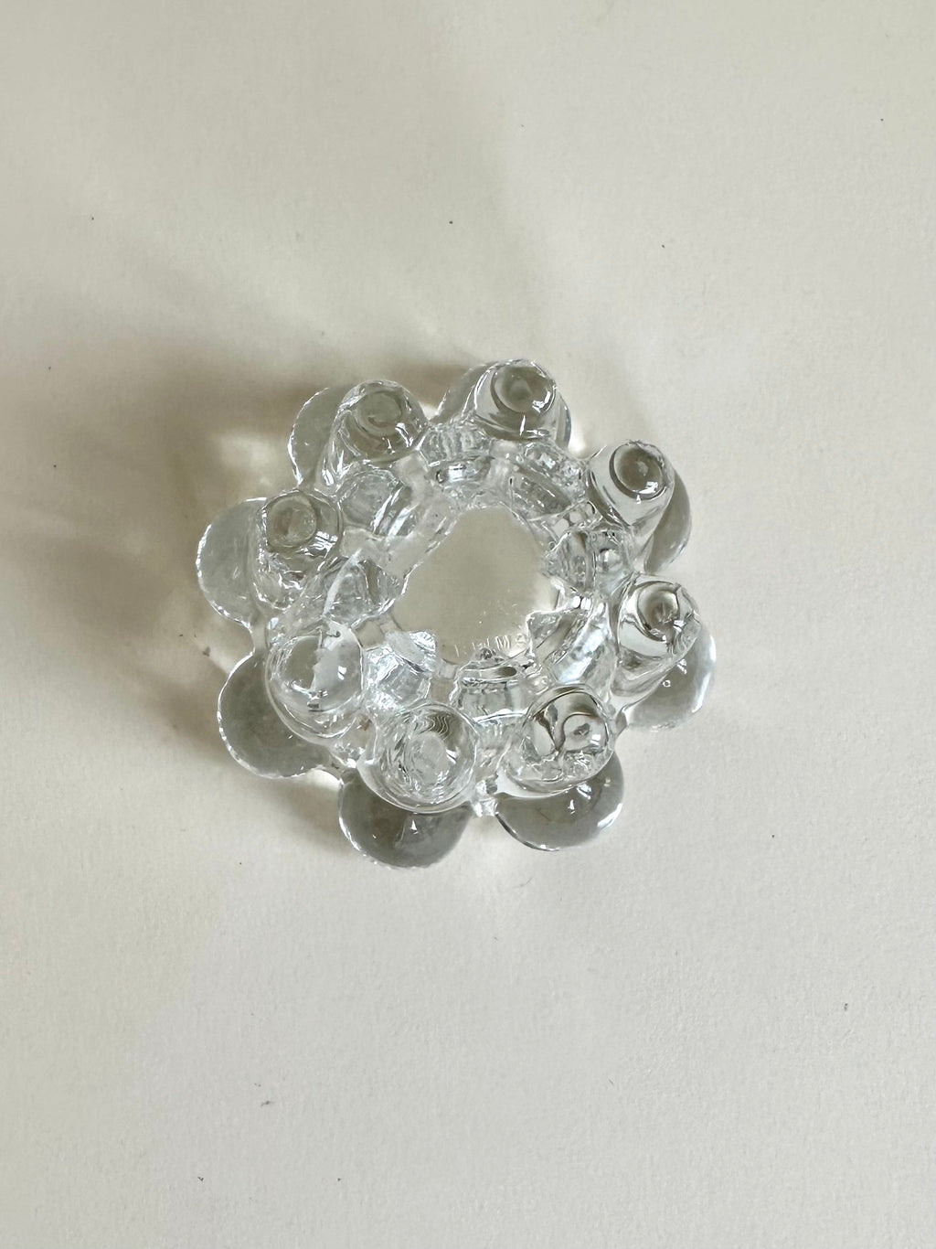 Bougeoir en verre moulé