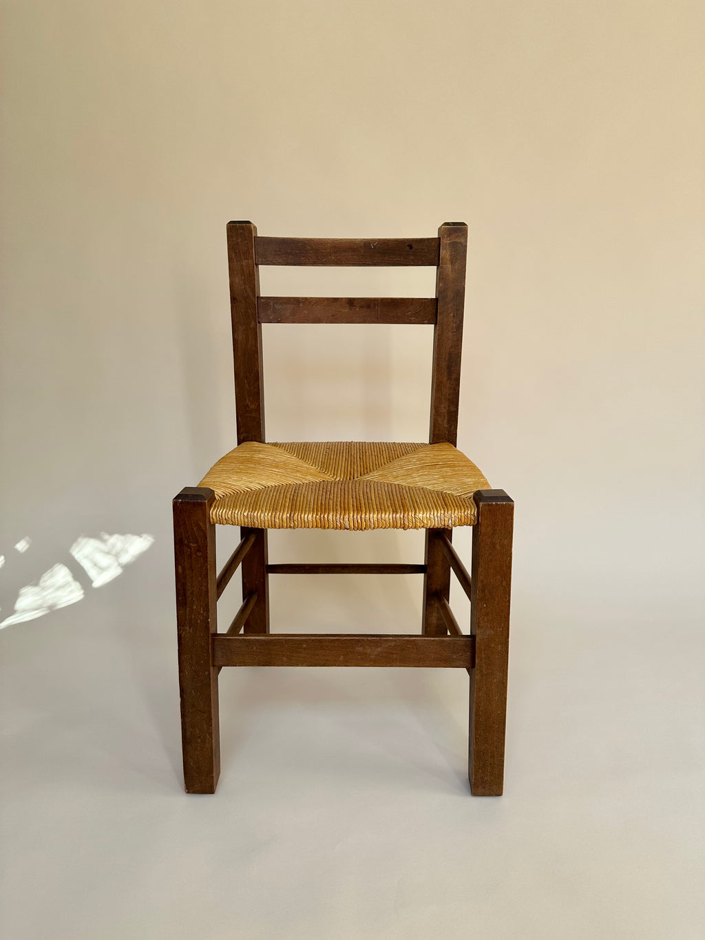 Set de quatre chaises paysannes paillées