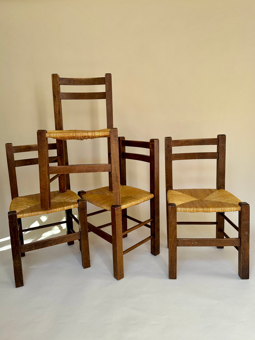 Set de quatre chaises paysannes paillées