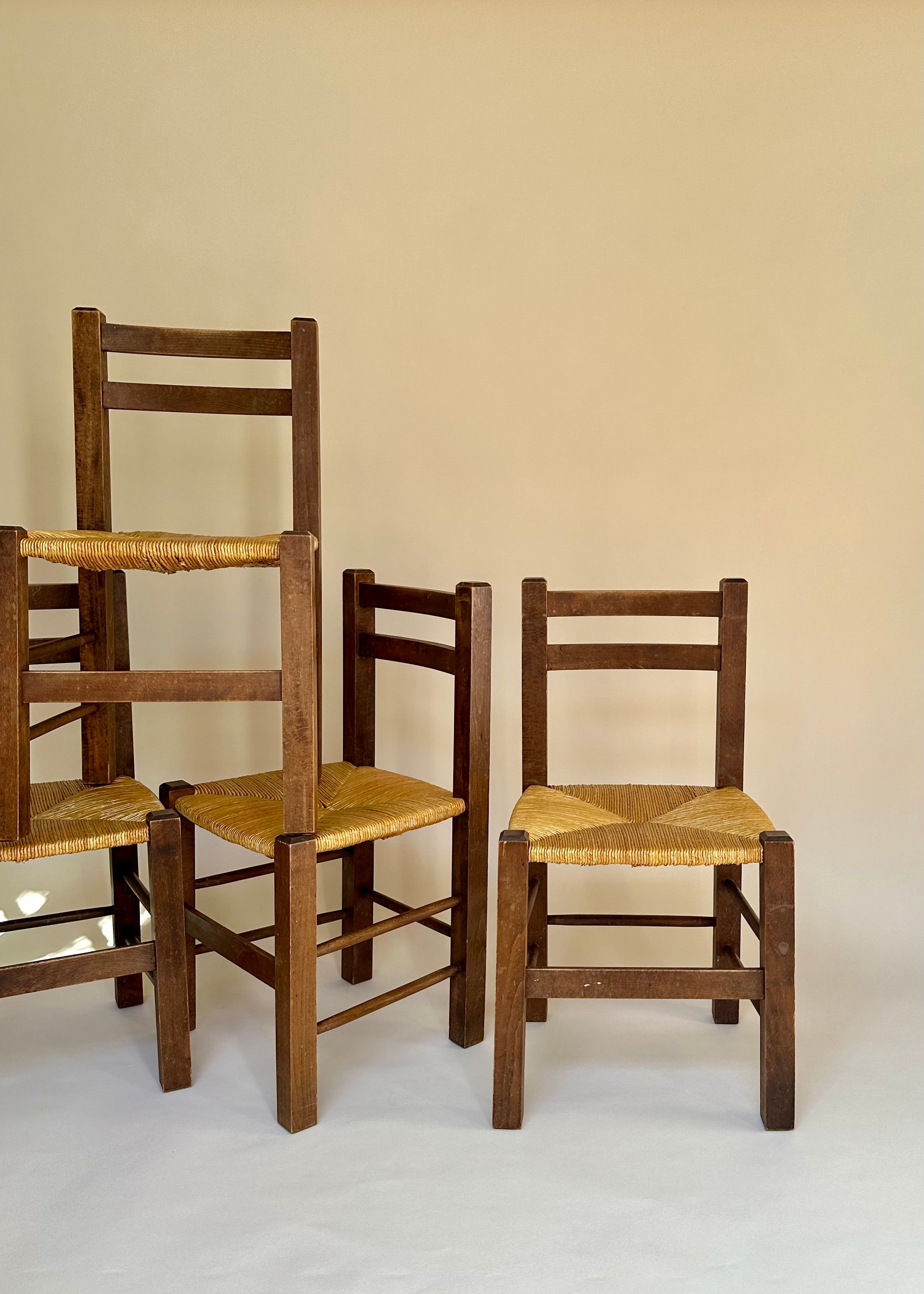Set de quatre chaises paysannes paillées