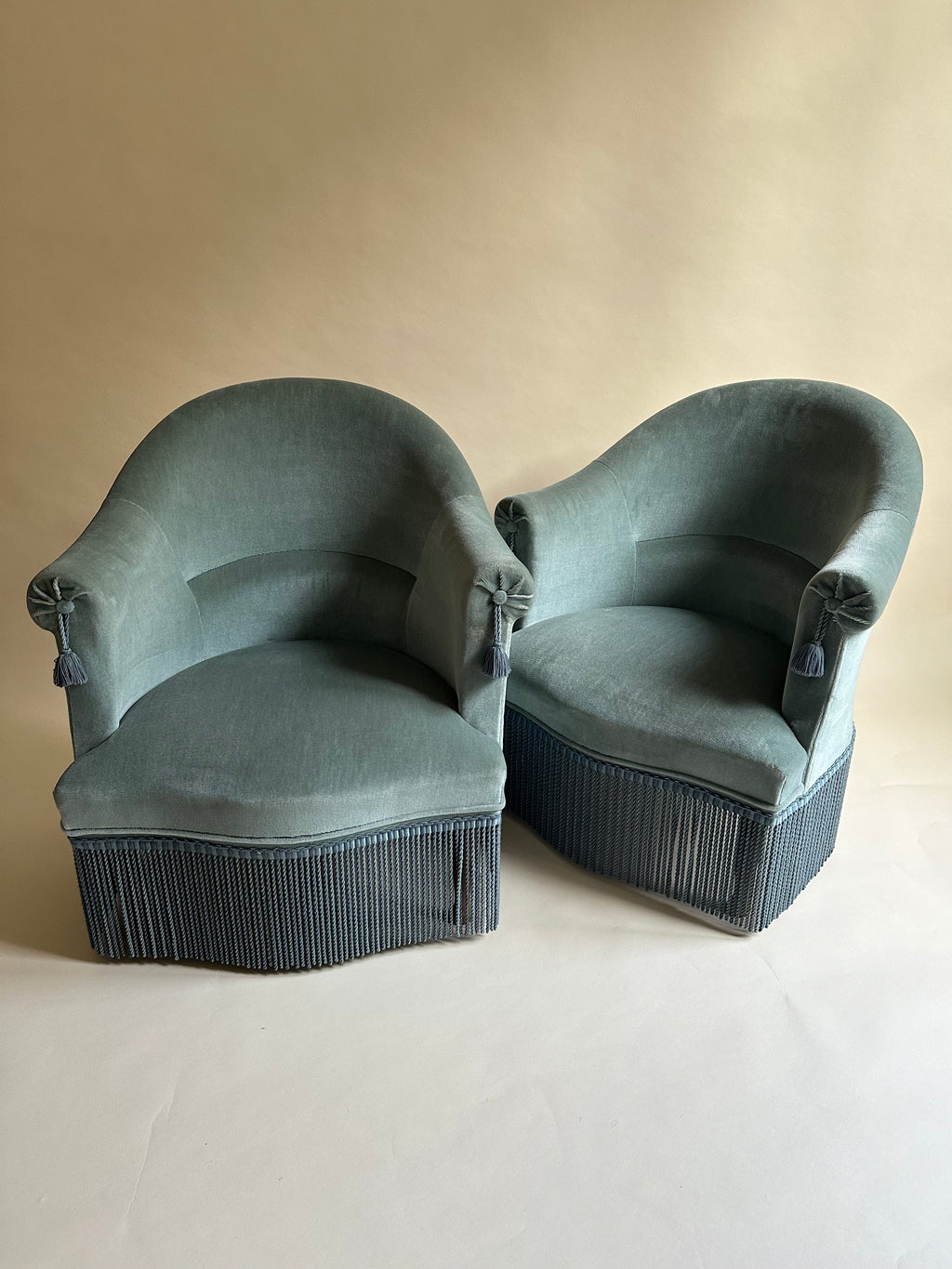 Fauteuils crapauds en velours bleu