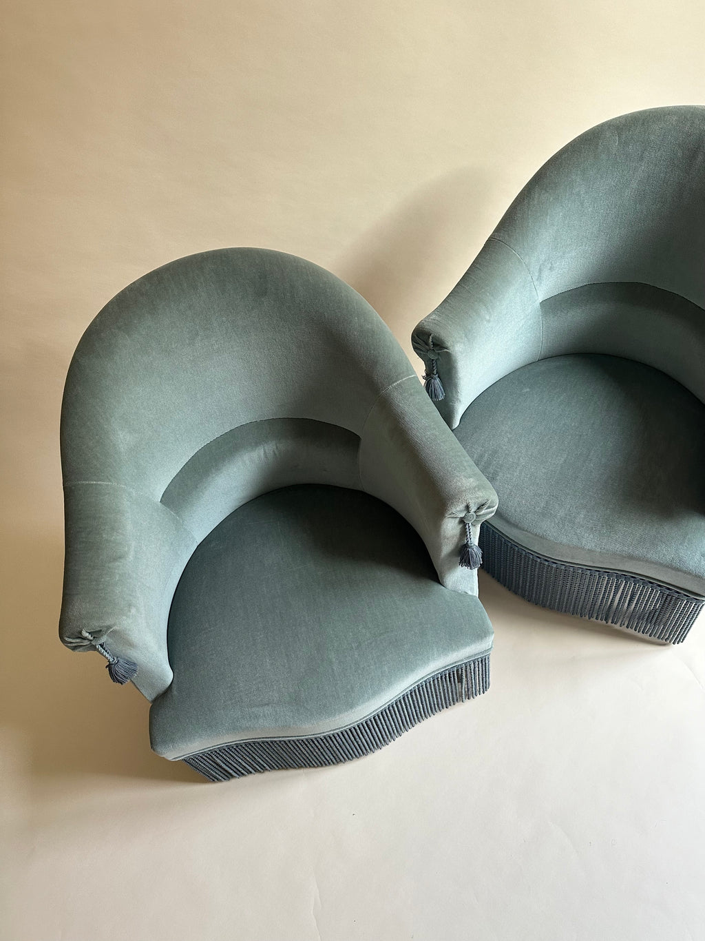 Fauteuils crapauds en velours bleu