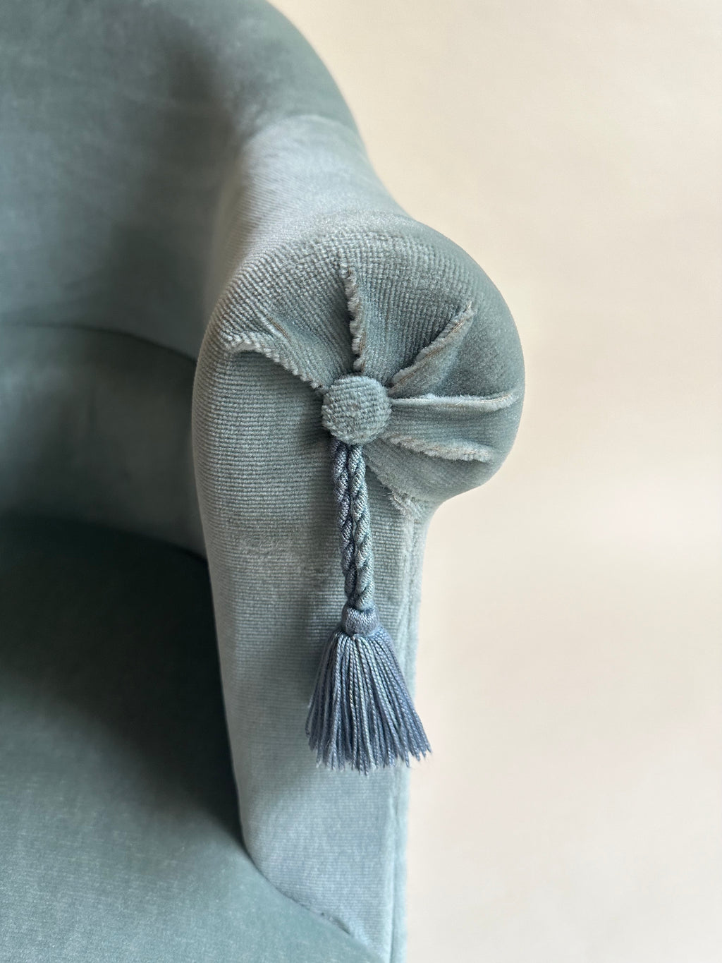 Fauteuils crapauds en velours bleu